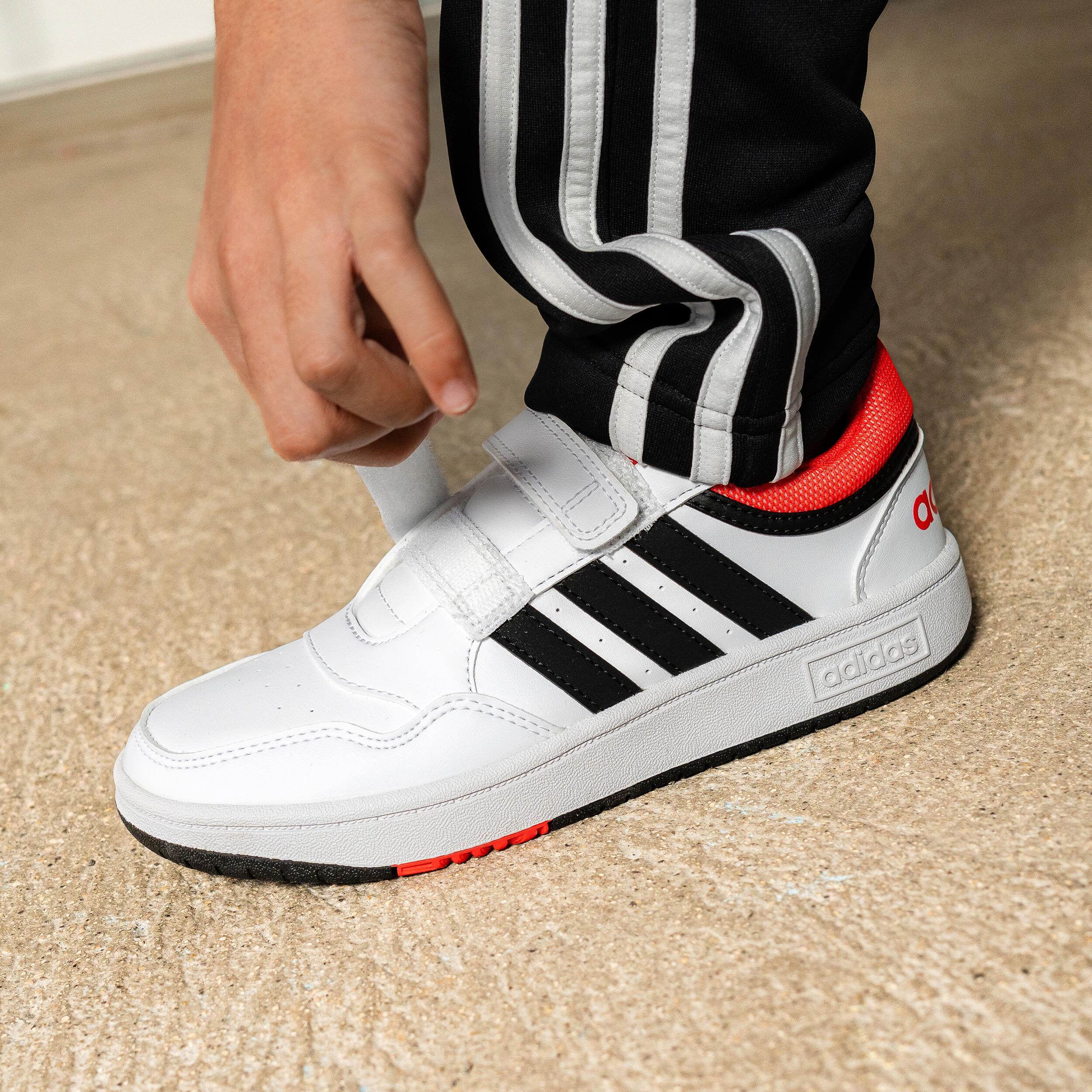 Sneakers ADIDAS bambino HOOPS con strap bianco-rosso dal 28 al 34 8/10
