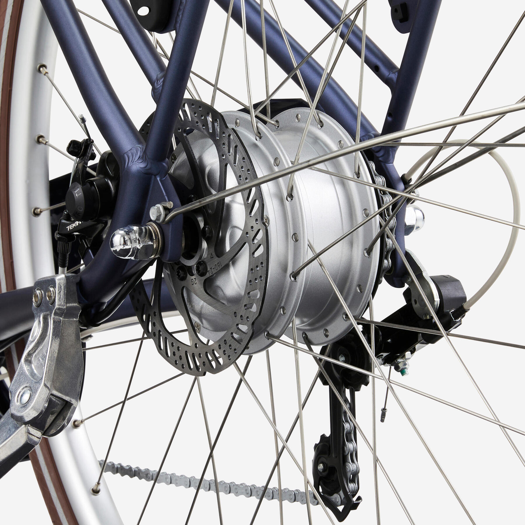Détail du moteur et de la transmission du Elops 900 E