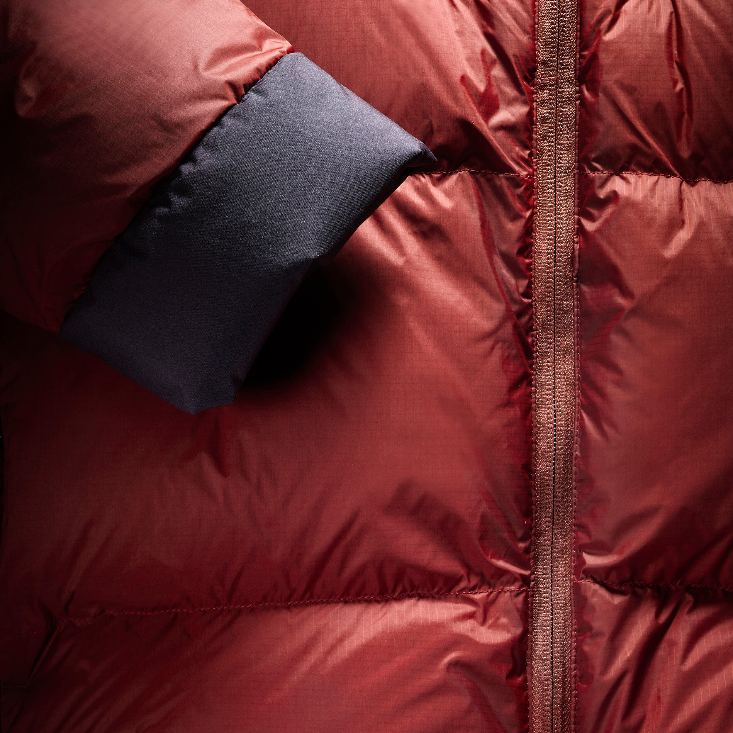 Daunenjacke Herren Kapuze bis -20 °C Trekking - MT900 rot 8/10