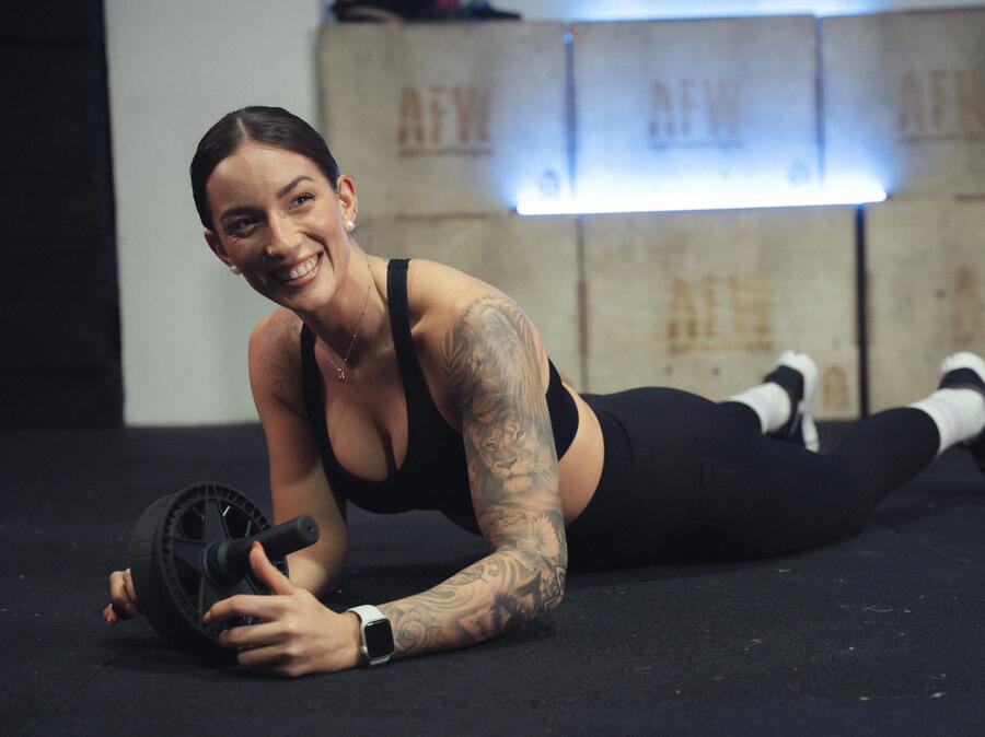 Exercitii pentru abdomen pe care le poti face acasa sau la sala 