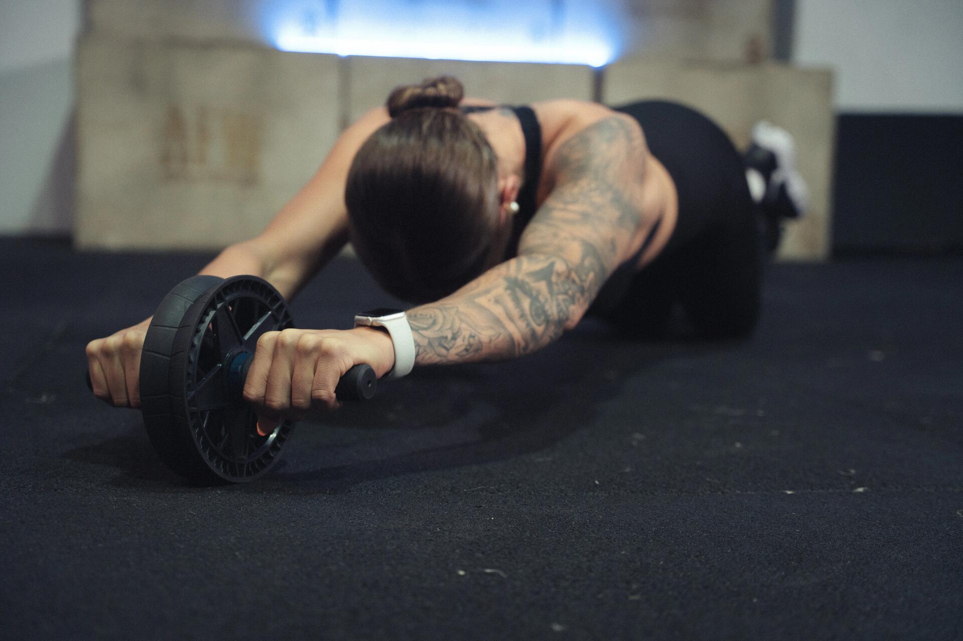 ABWHEEL: IDEAL PENTRU CONTURAREA MUȘCHILOR ABDOMINALI