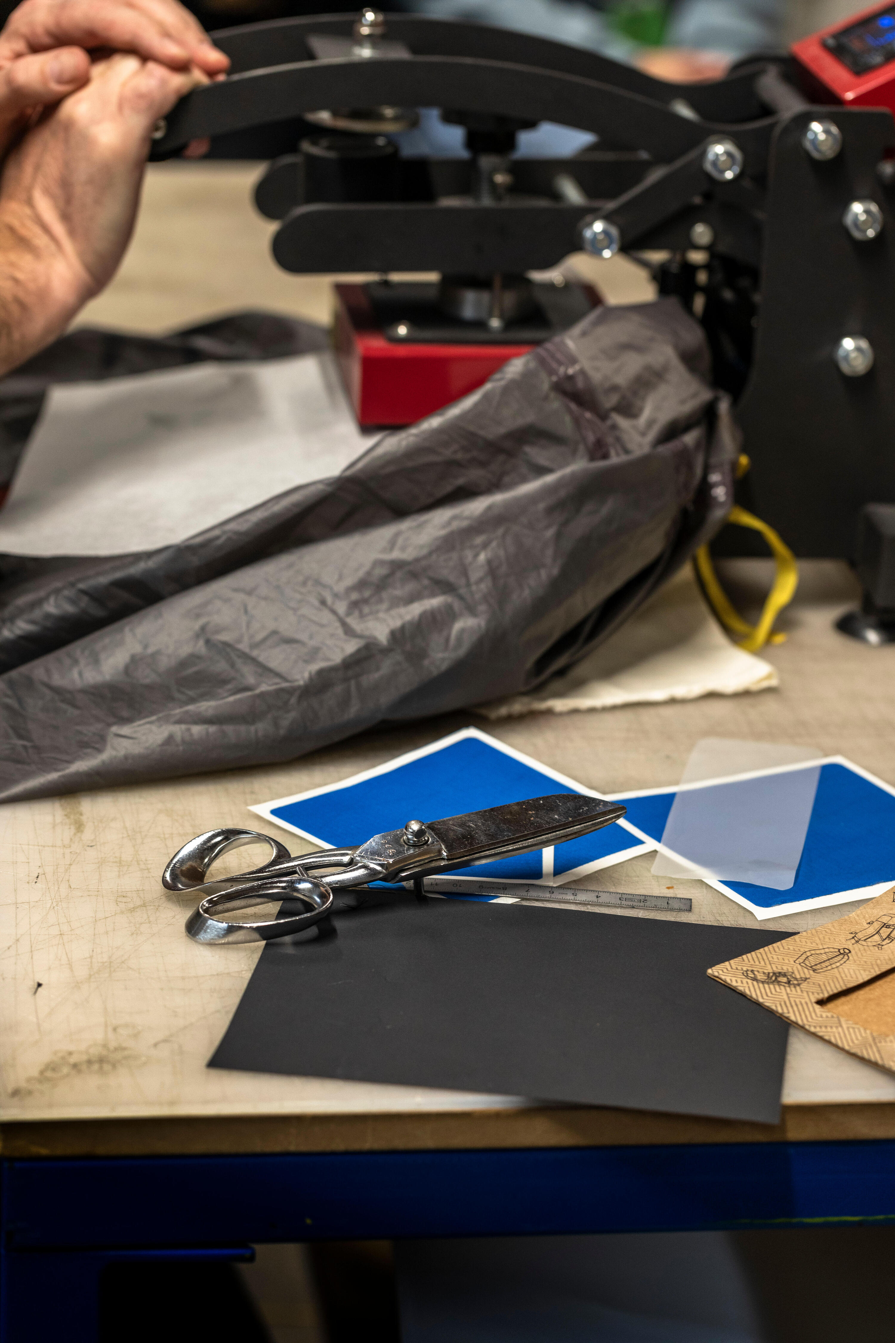 Reparatur-Klebeband multifunktional für Zelt, Schlafsack & Rucksack. 2/4