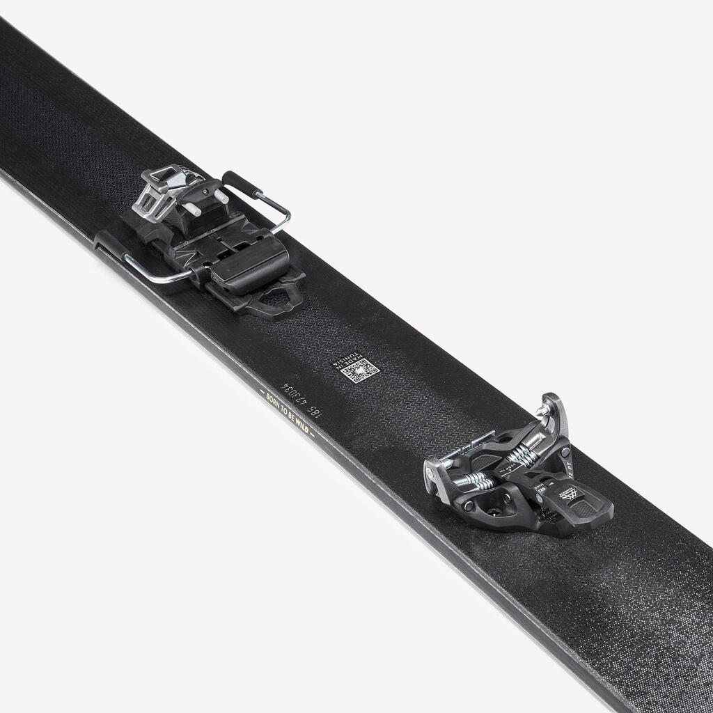 Cross-country skiing with bindings and skins, WILDER 102