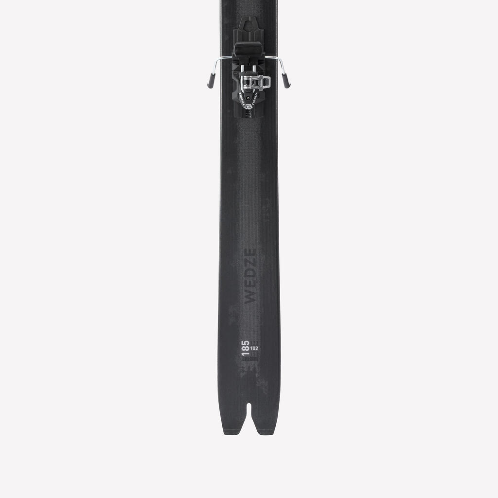 Cross-country skiing with bindings and skins, WILDER 102