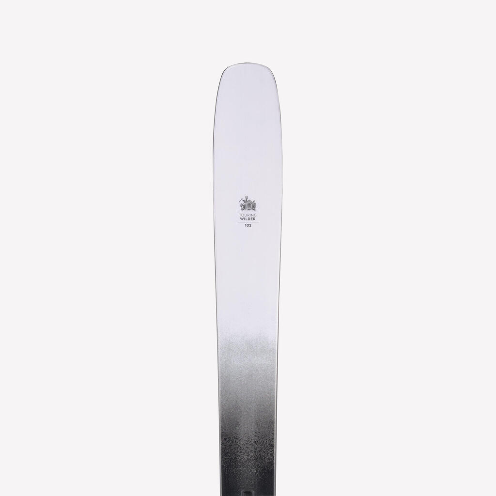 Cross-country skiing with bindings and skins, WILDER 102