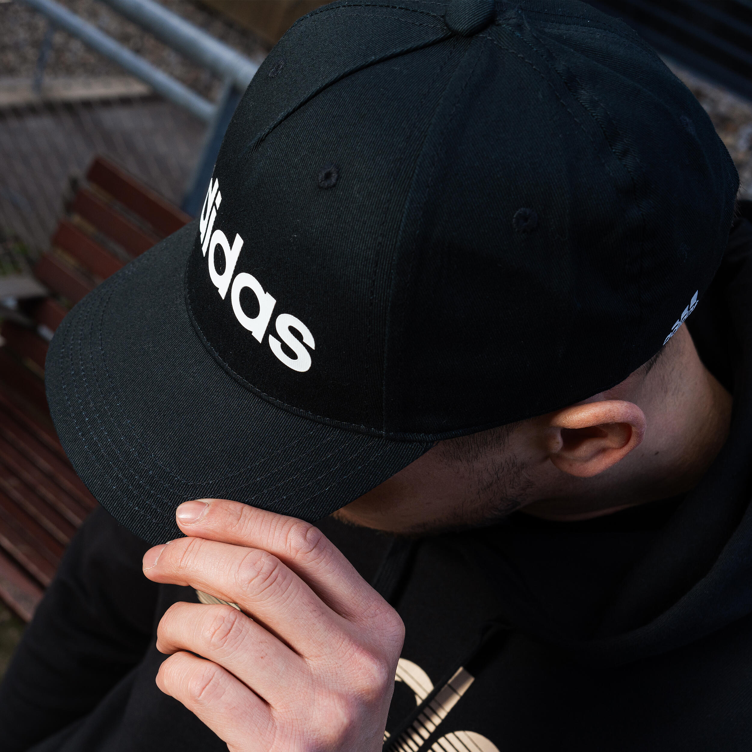 CAP ADIDAS BLACK AND WHITE