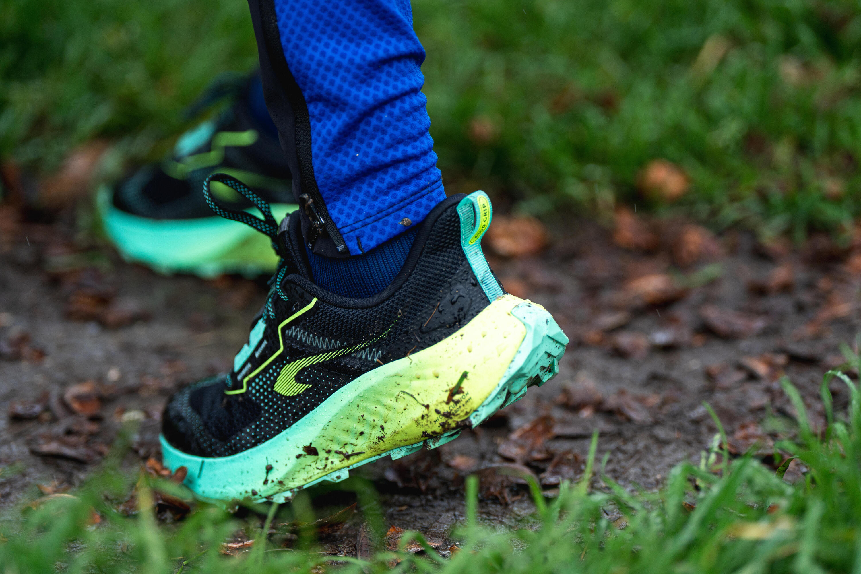 Zapatillas Running Trail y Cross Country KIPRUN K500 GRIP Niños - Negro 9/10