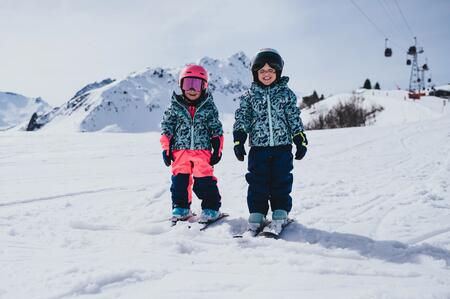 Kinder beim Skifahren