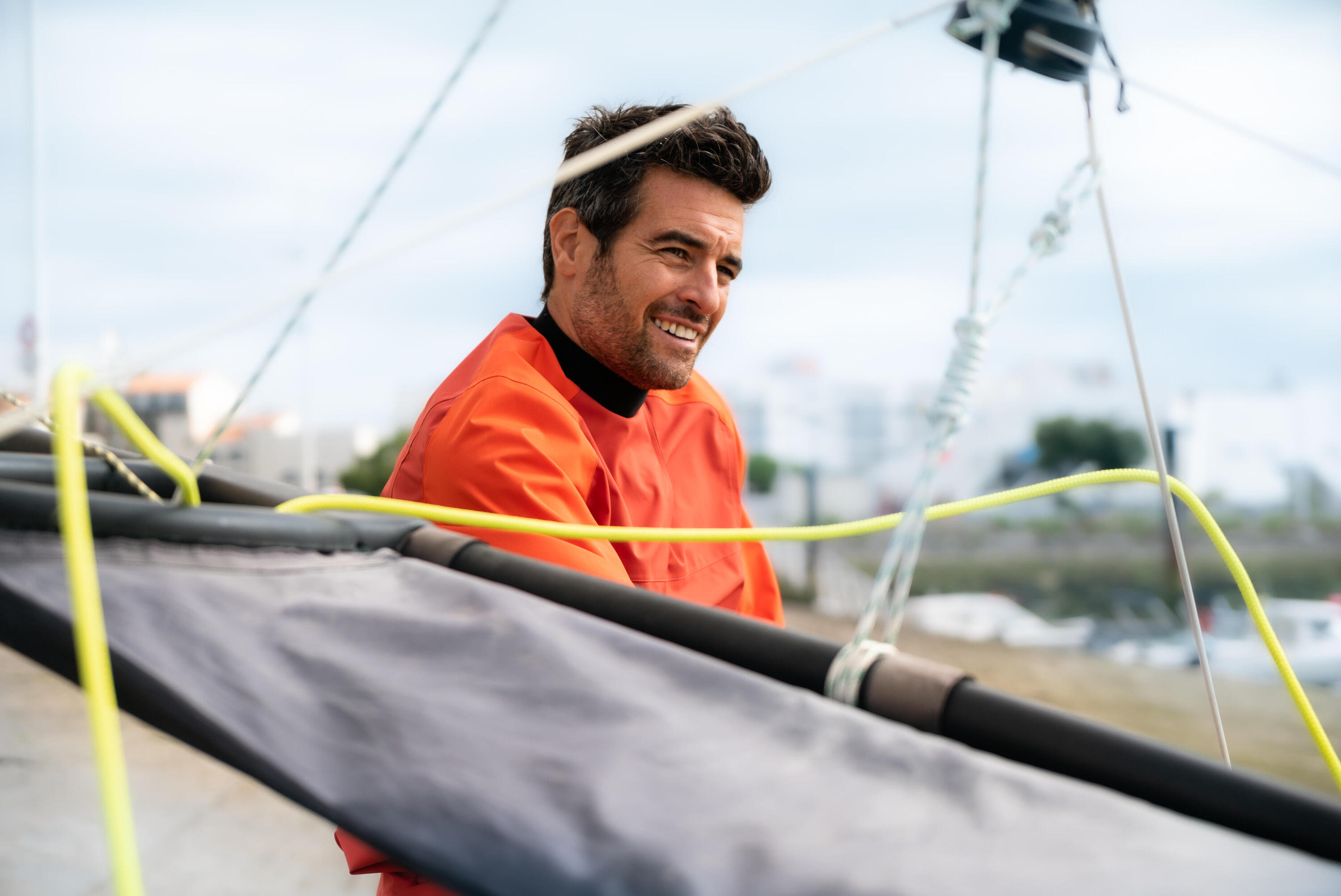 Giacca spraytop vela-kayak uomo 500 antivento rossa 22/23