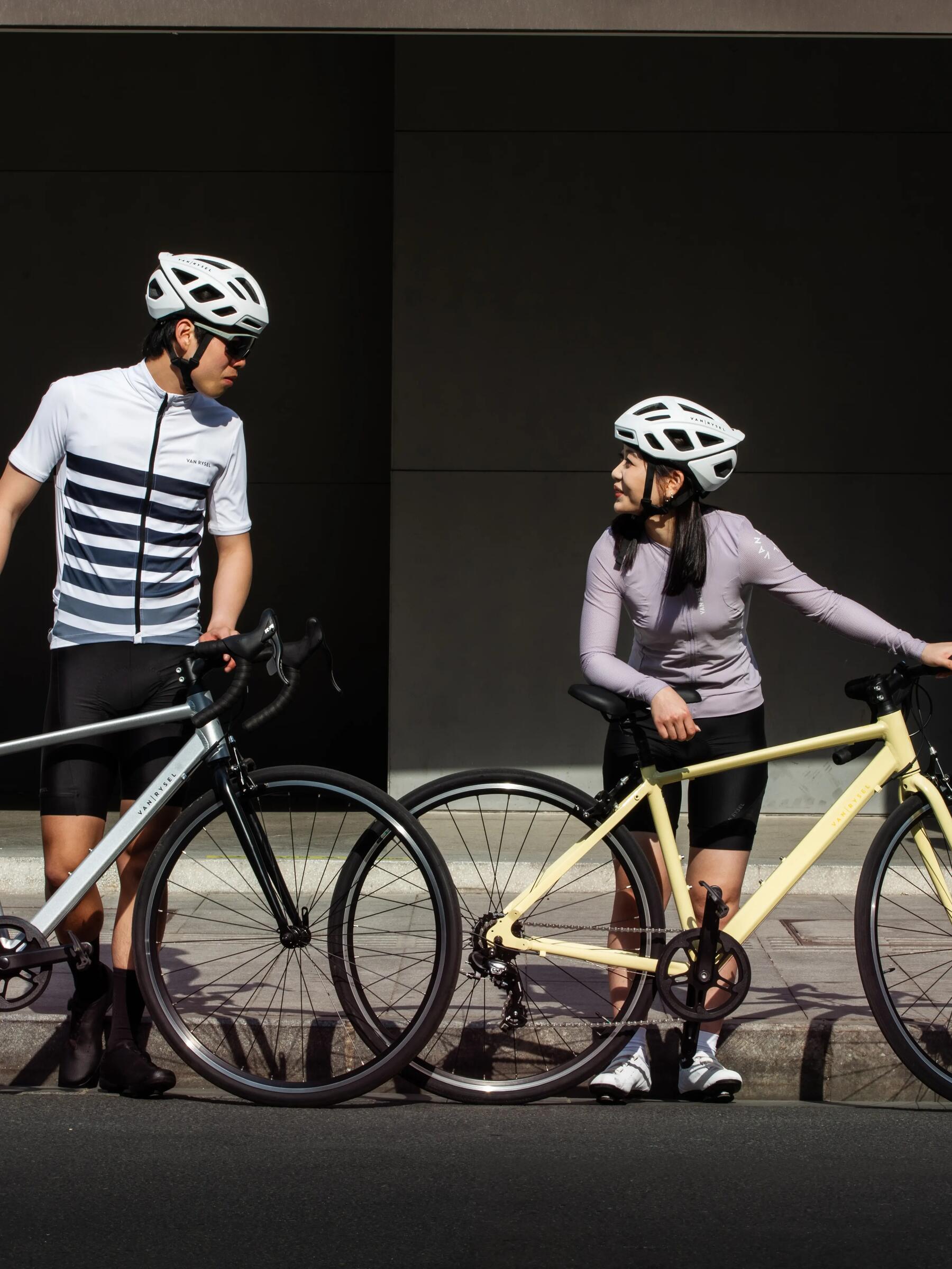 starten met wielrennen - fietsuitrusting racefiets fietsshirt fietsbroek