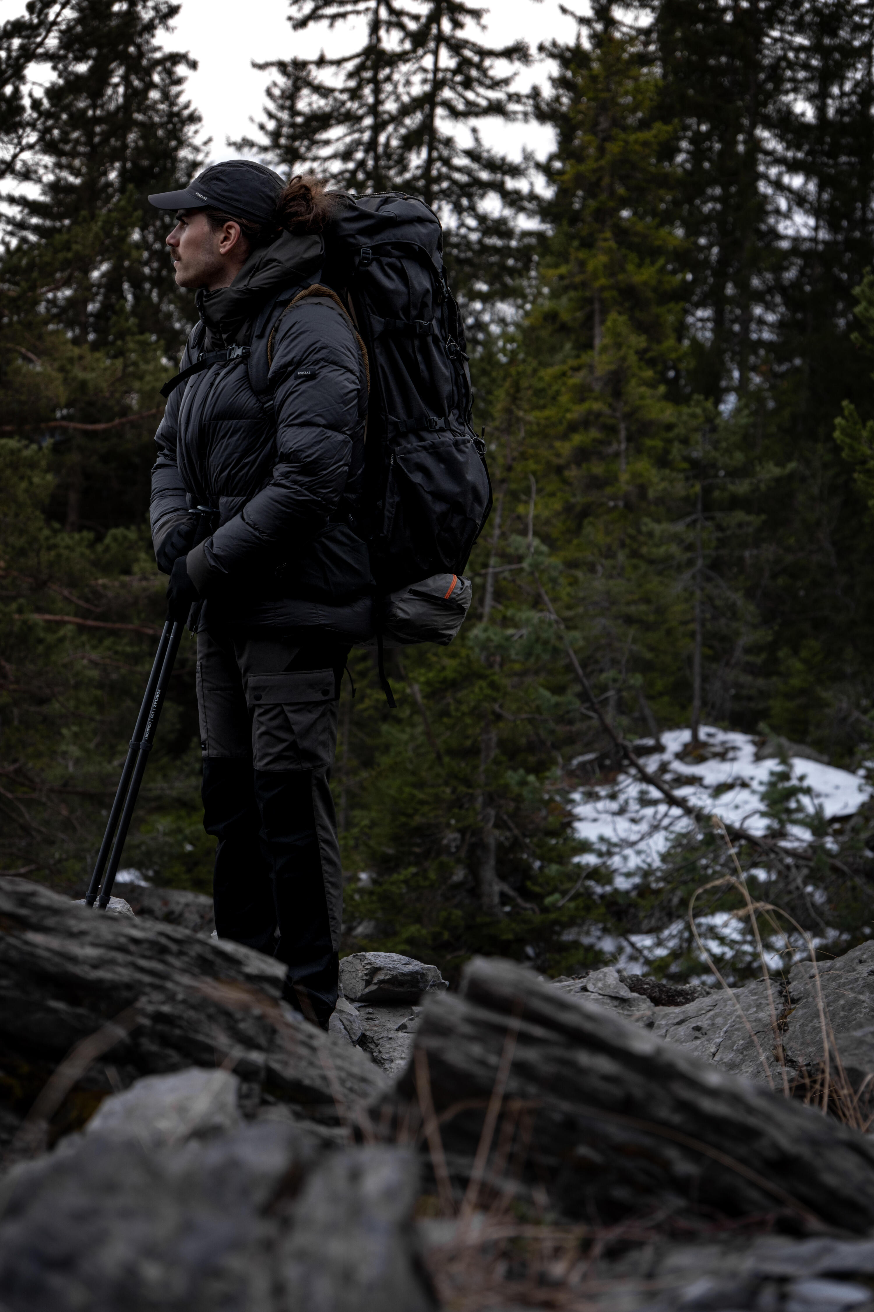 Plumífero de montaña y trekking con capucha Hombre Forclaz MT900 12/15