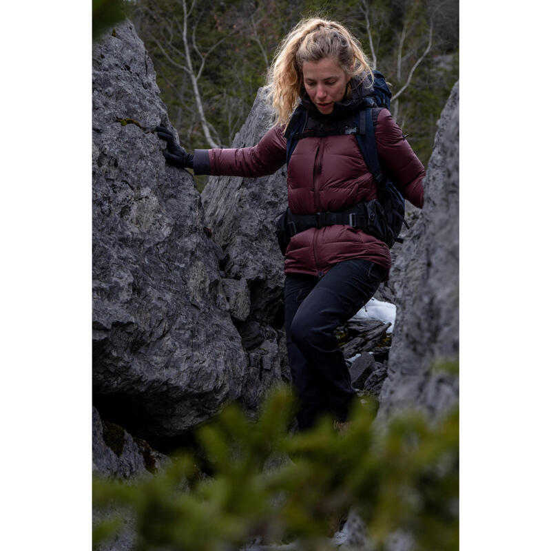 Geacă călduroasă cu umplutură de puf cu glugă Trekking MT900 -20°c Bordo Damă