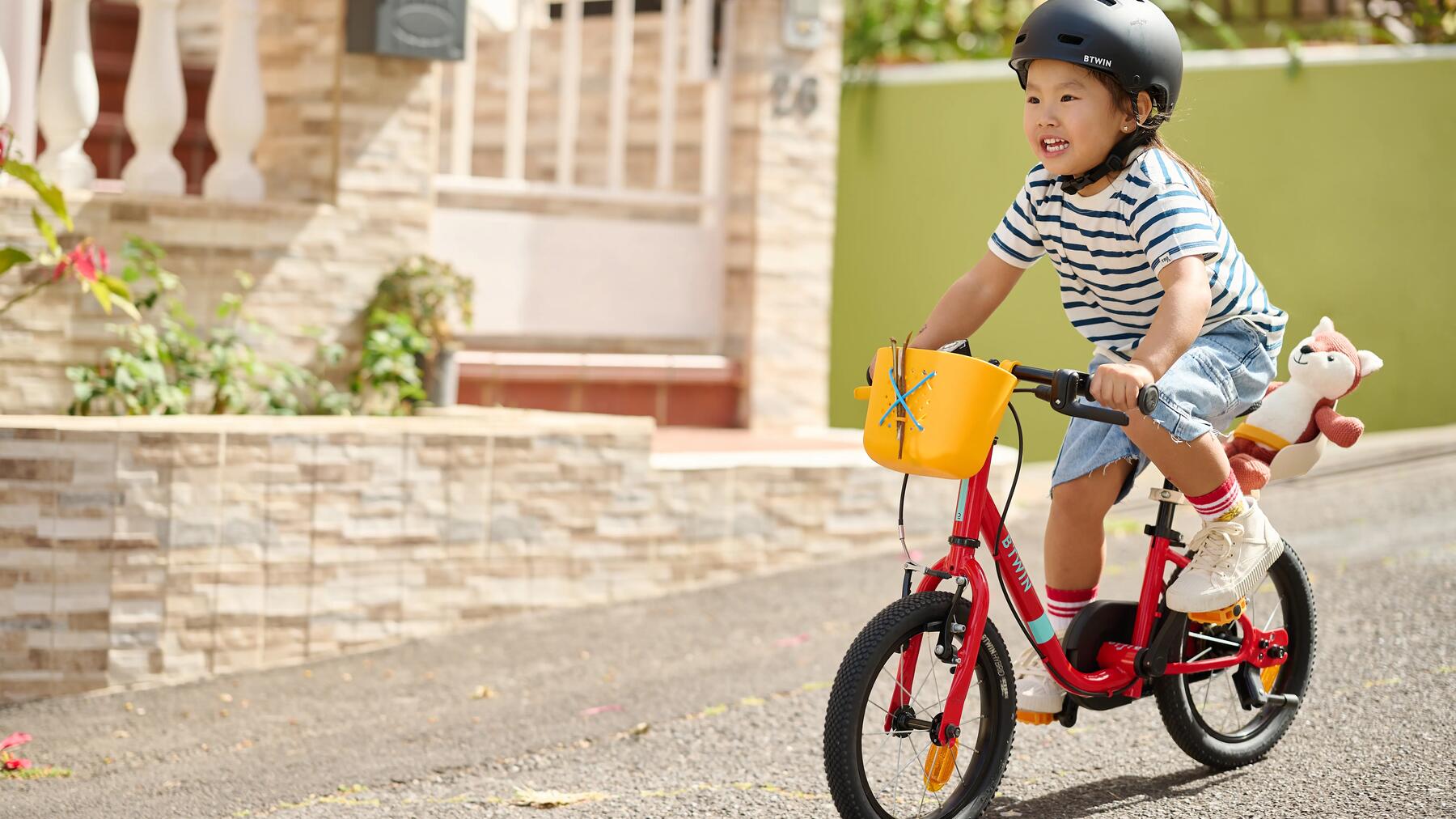 Apprendre à son enfant à faire du vélo… sans les petites roues