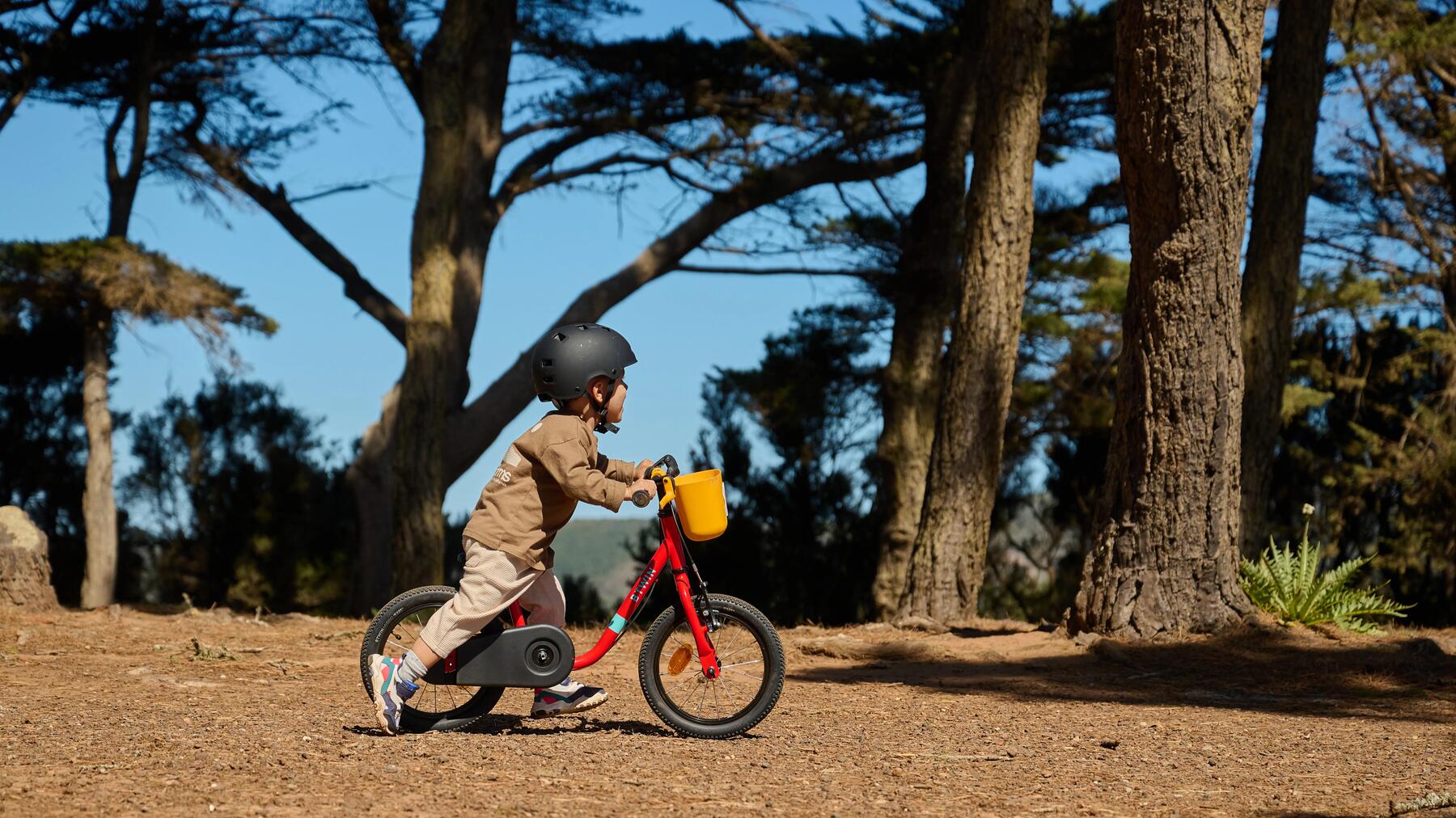 5 RECOMANDĂRI PENTRU A-L ÎNVĂȚA PE CEL MIC SĂ MEARGĂ PE BICICLETĂ