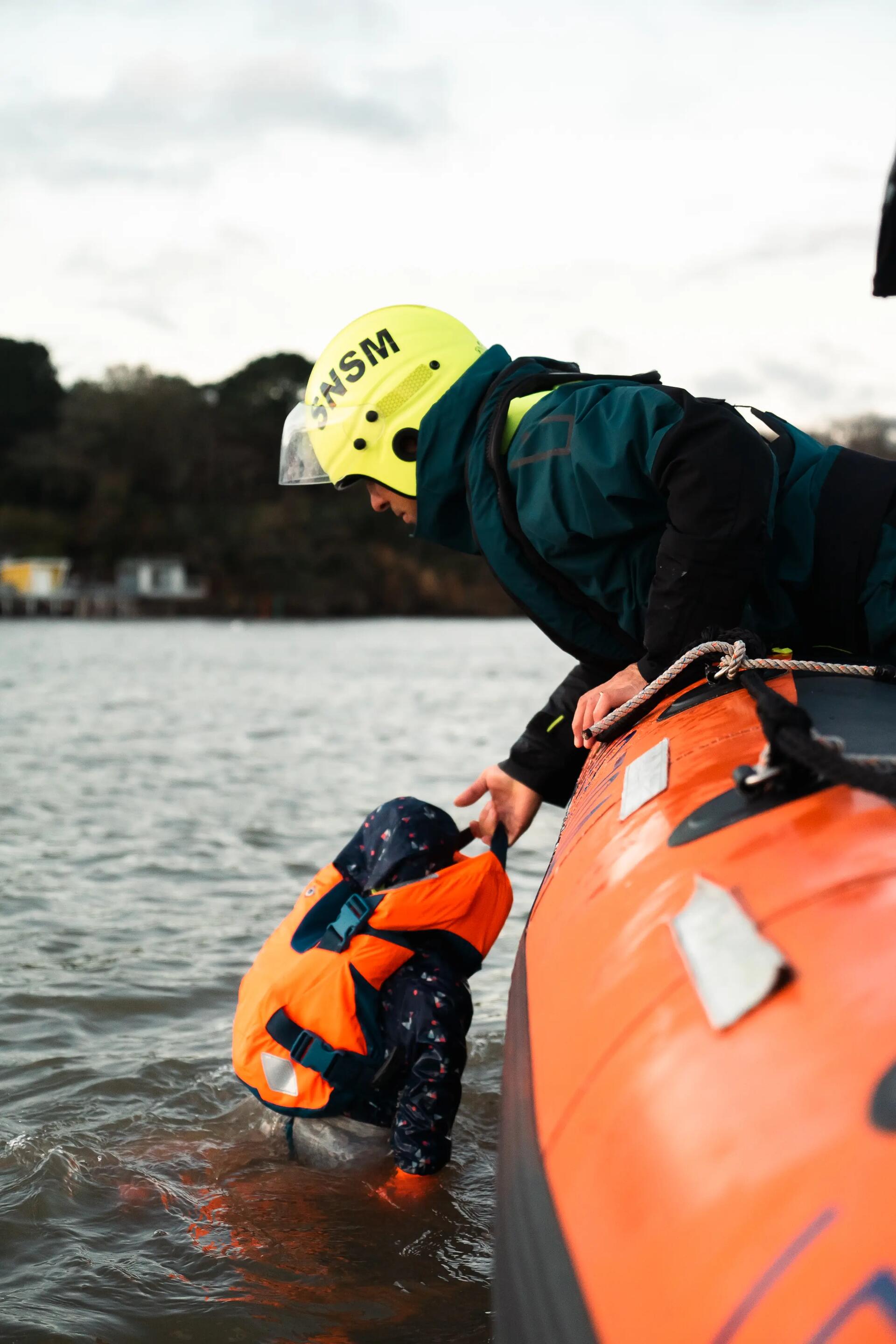 Un gilet de sauvetage bébé co-créé avec les Sauveteurs en Mer 