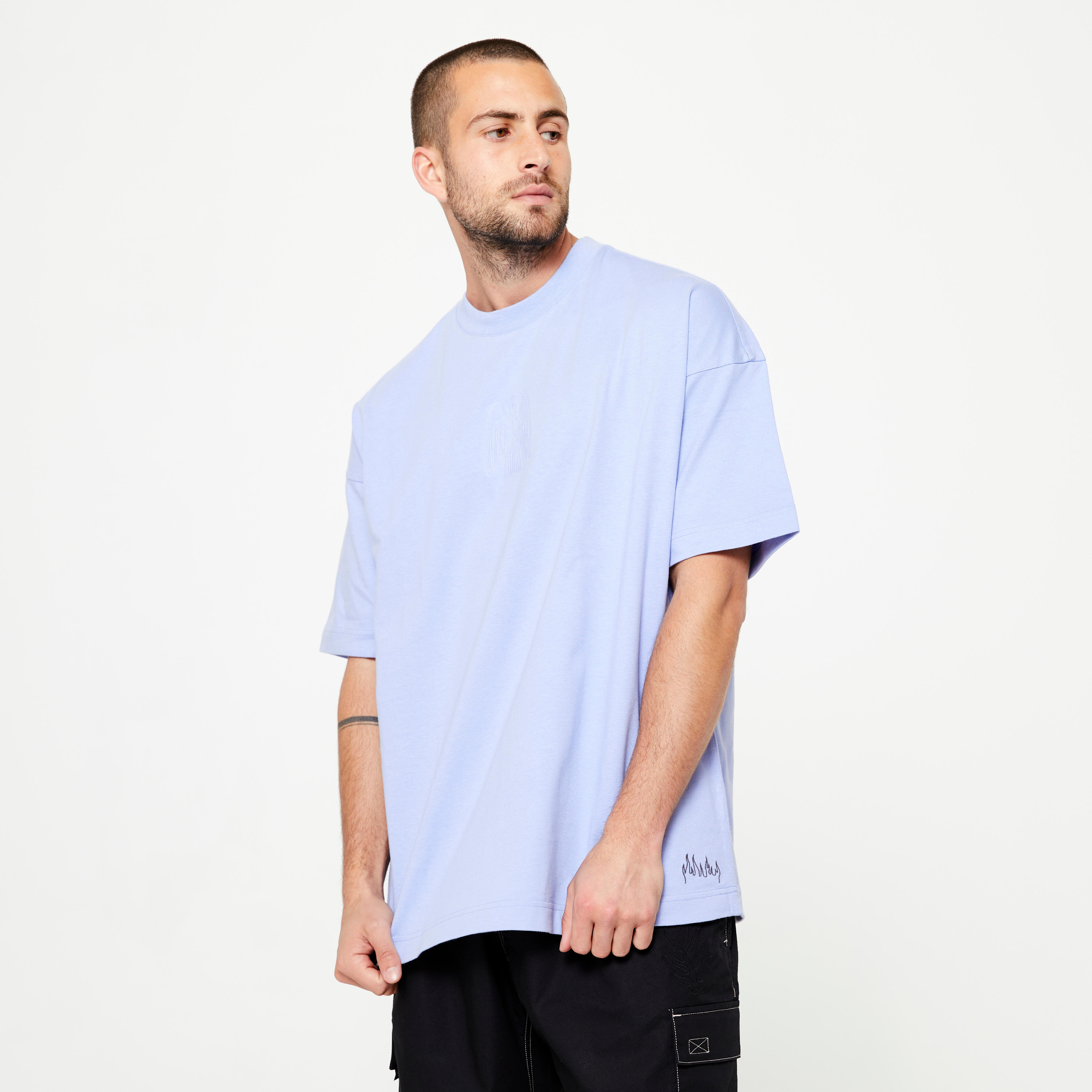 INDIGO PASTEL TS500 SKATEBOARD LARGE T-SHIRT. DAMESTOY SIGNATURE COLLECTION