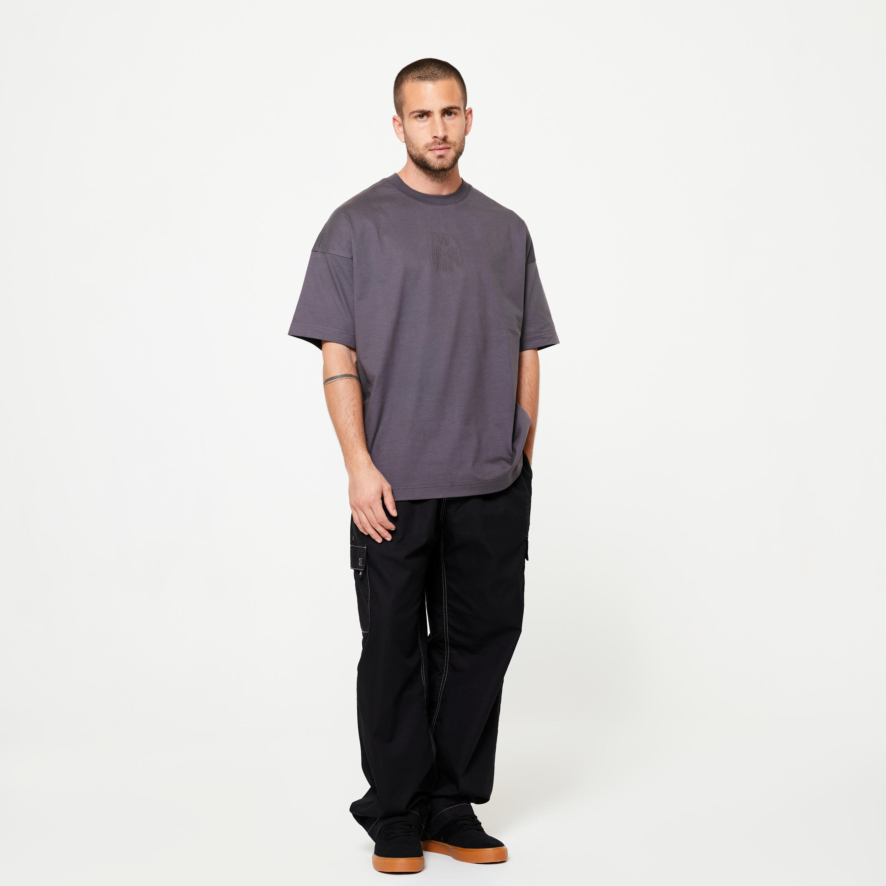CAMISETA LARGA DE SKATEBOARD GRIS ANTRACITA TS500. COLECCIÓN SIGNATURE DAMESTOY 2/9