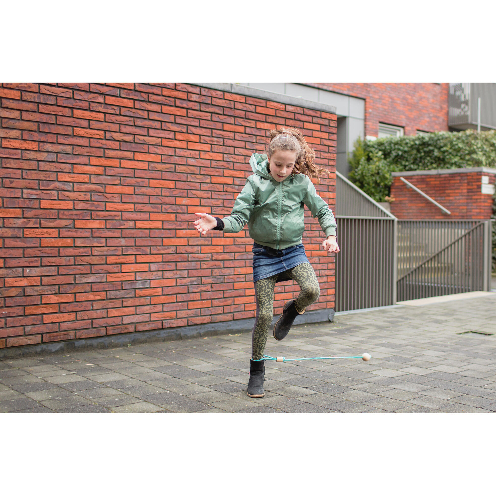 BS TOYS Skip ball – preskakovacie lano na nohu pre deti bez · záber 6