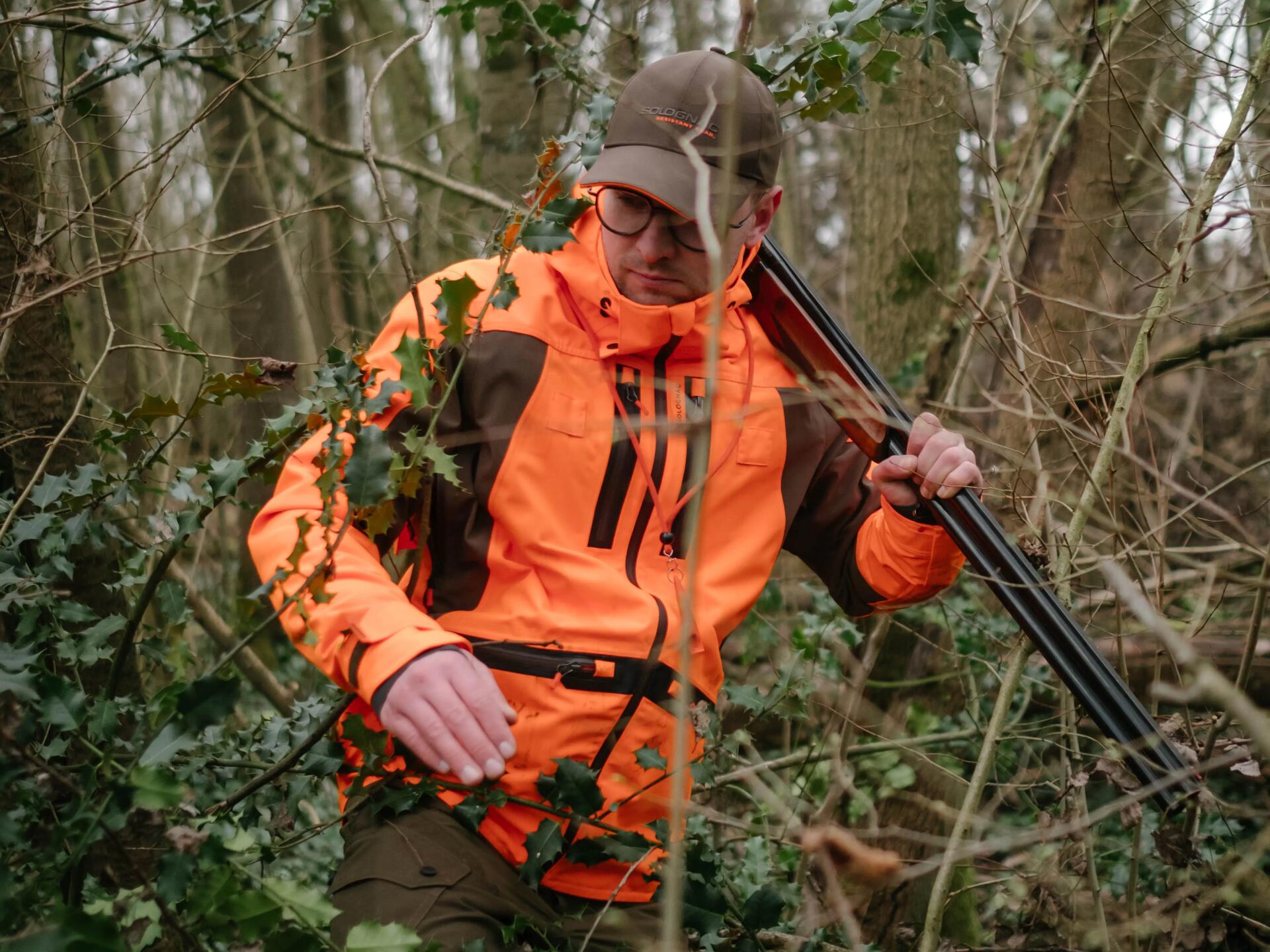 un chasseur de bécasse au milieu des ronces