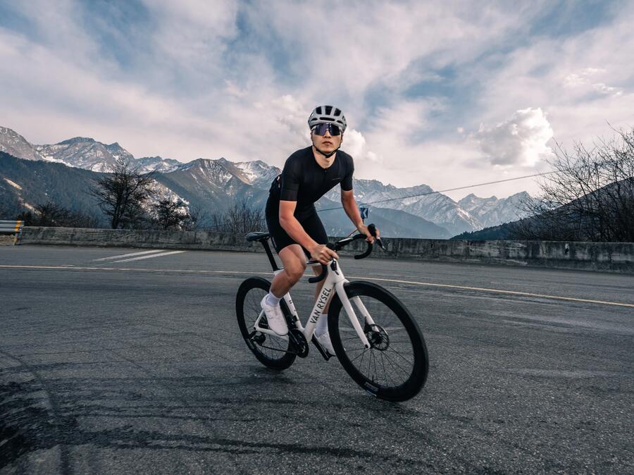 RIVERSIDE 900 GRIS ORANGE 2020