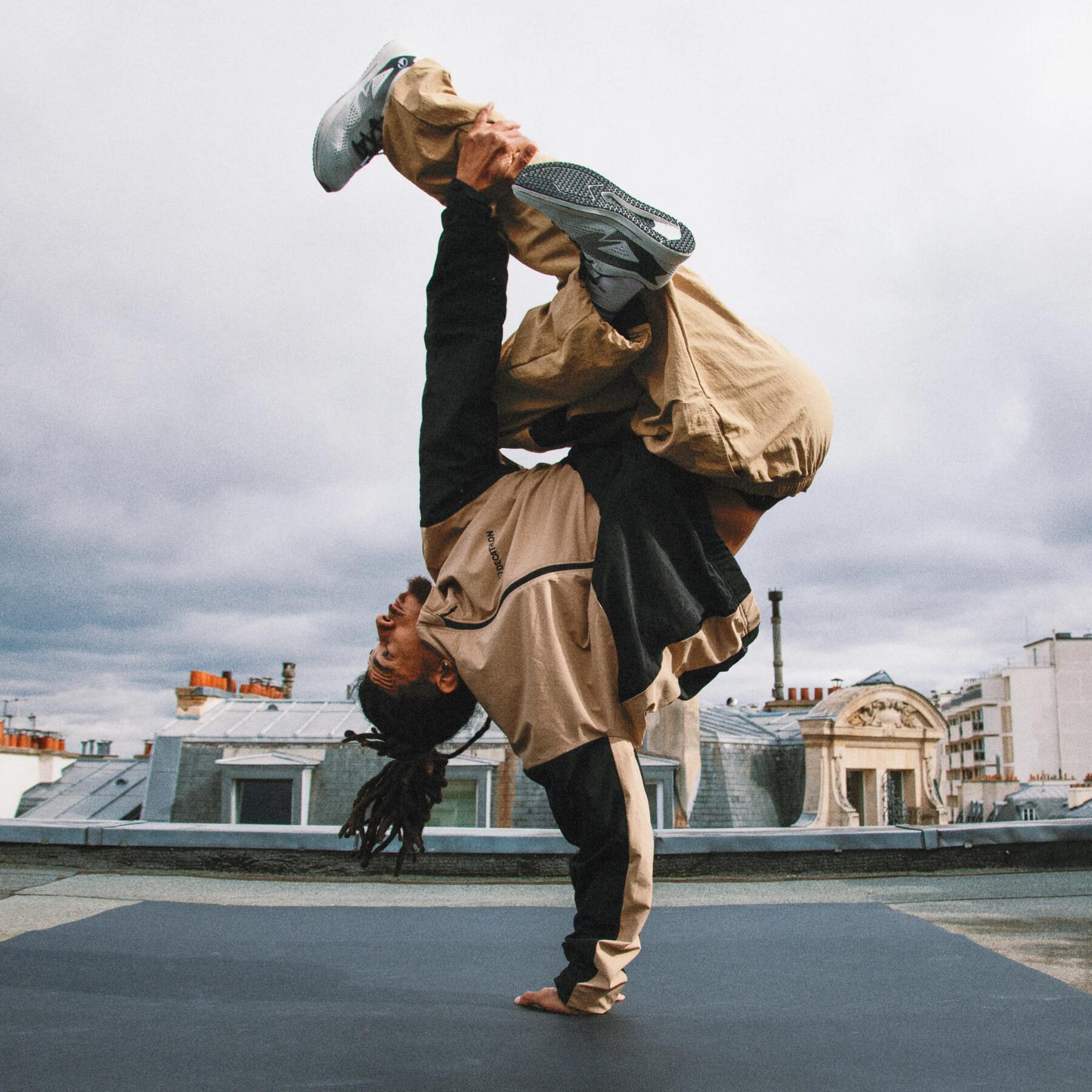 hombre bailando breakdance