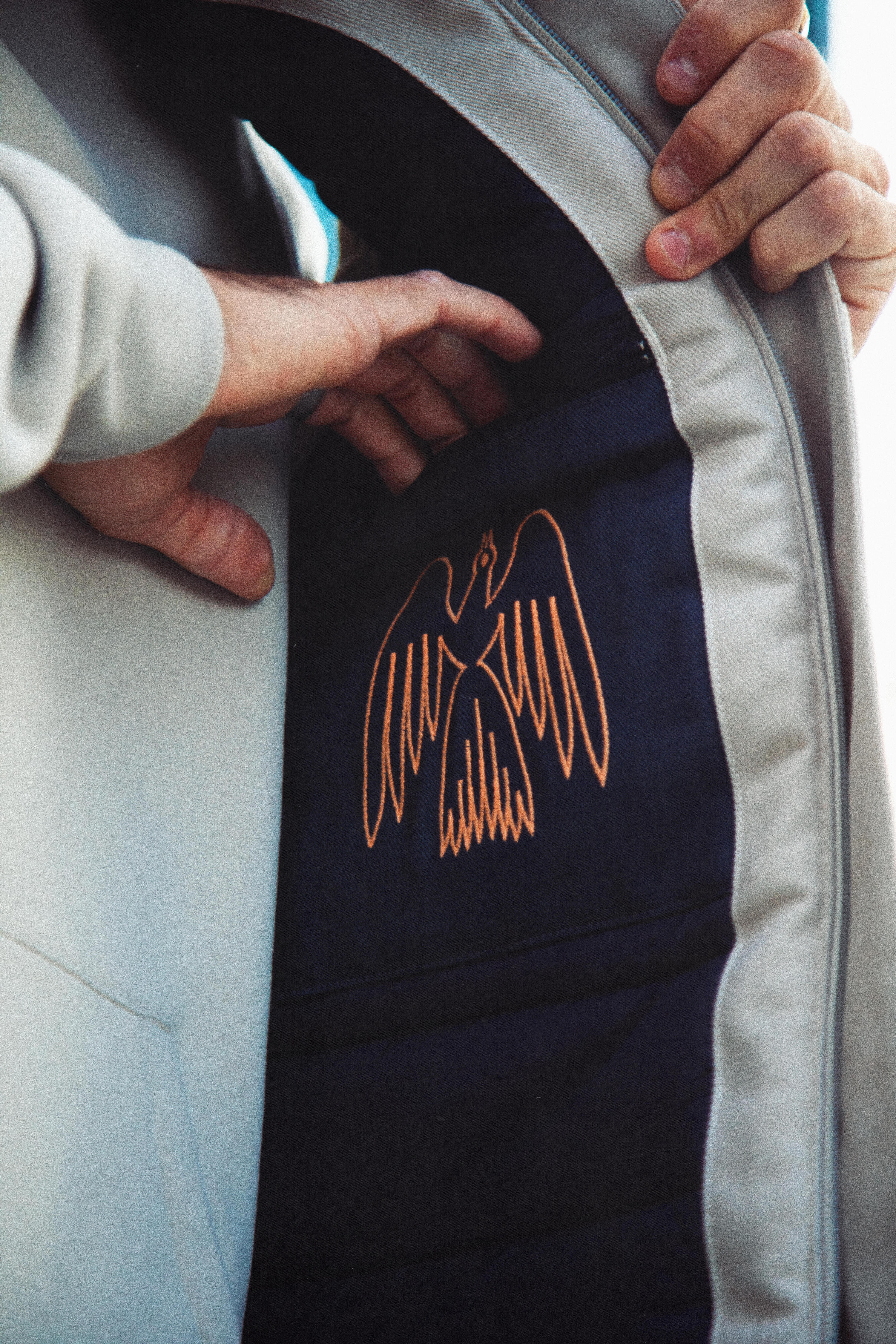 CHALECO DE SKATEBOARD CON MÚLTIPLES BOLSILLOS DAMESTOY COLECCIÓN SIGNATURE BEIS Y GRIS 17/19