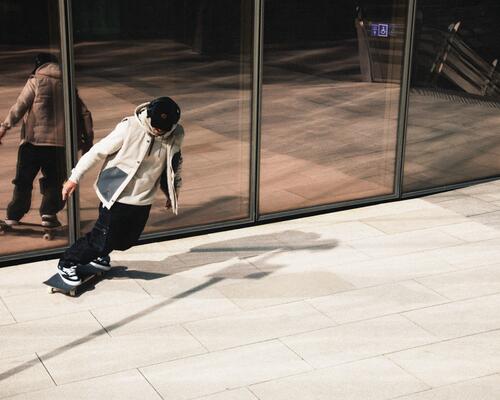 Freinage en skate: 4 méthodes essentielles pour t'arrêter