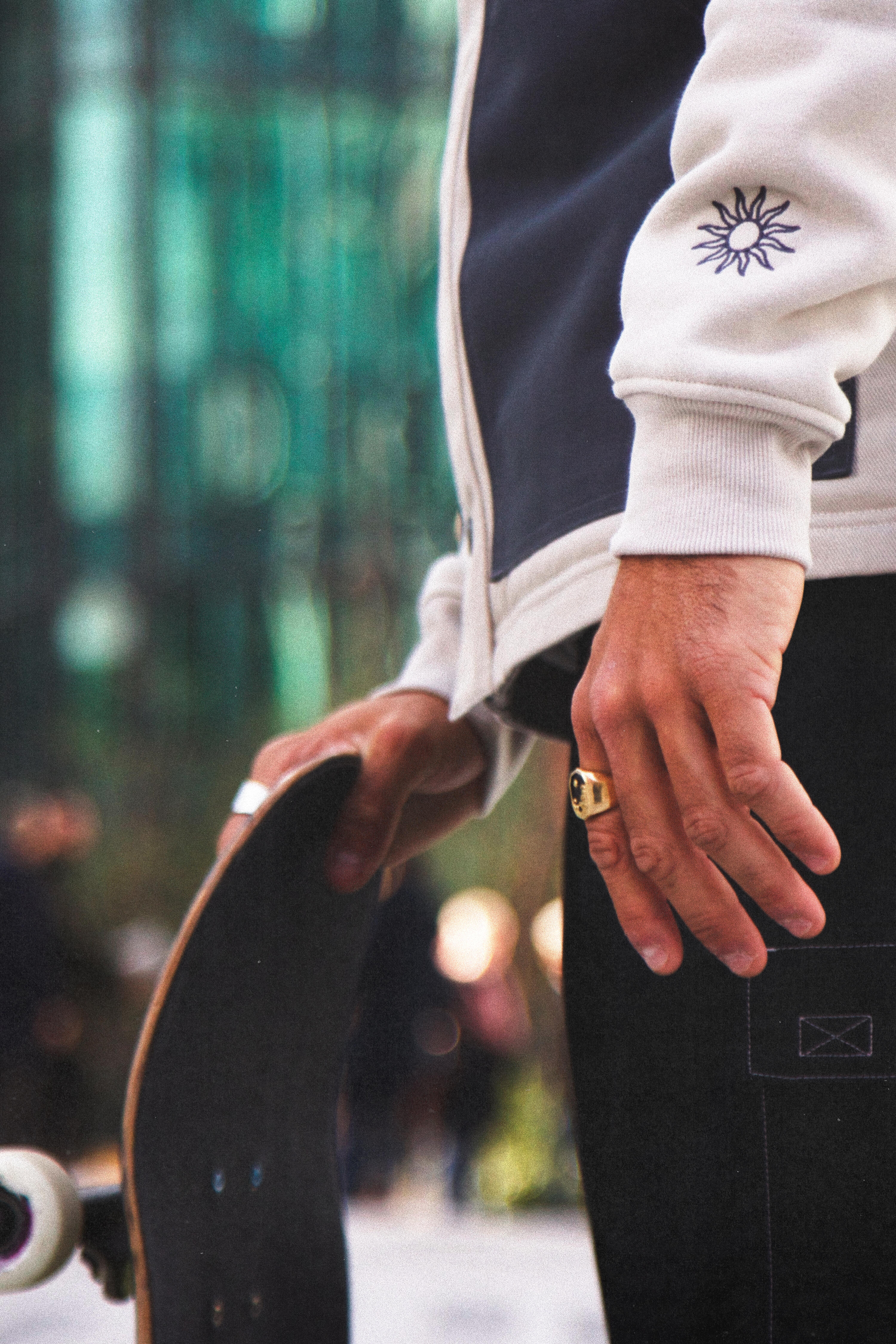 CHALECO DE SKATEBOARD CON MÚLTIPLES BOLSILLOS DAMESTOY COLECCIÓN SIGNATURE BEIS Y GRIS 15/19