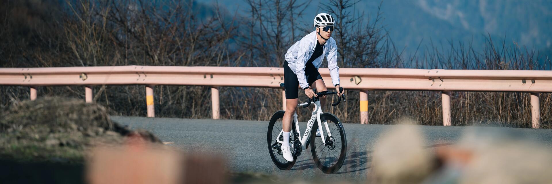 TRAINING FOR PROGRESSION IN ROAD CYCLING