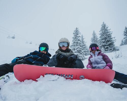Cum îți poți iniția copilul în snowboard? 
