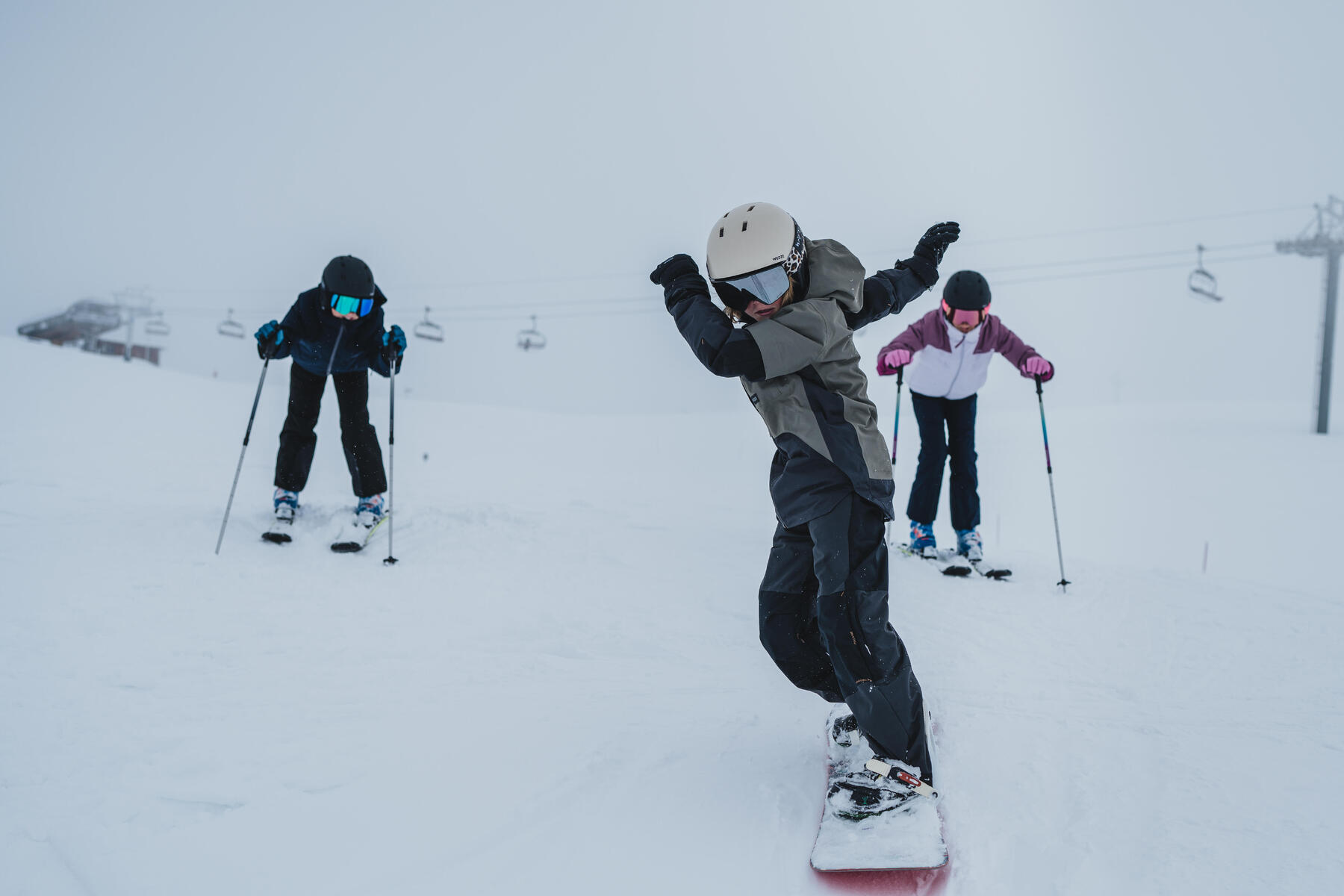 La ce vârstă poate un copil să ia prima lecție de snowboard?