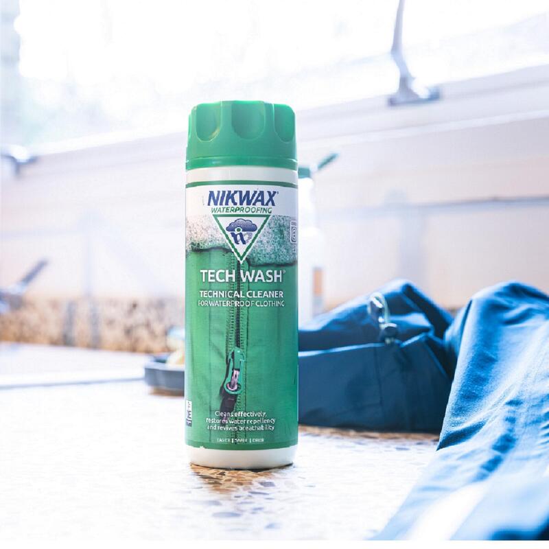 Čisticí a ošetřující přípravek na oděvy Nikwax Tech Wash 300 ml