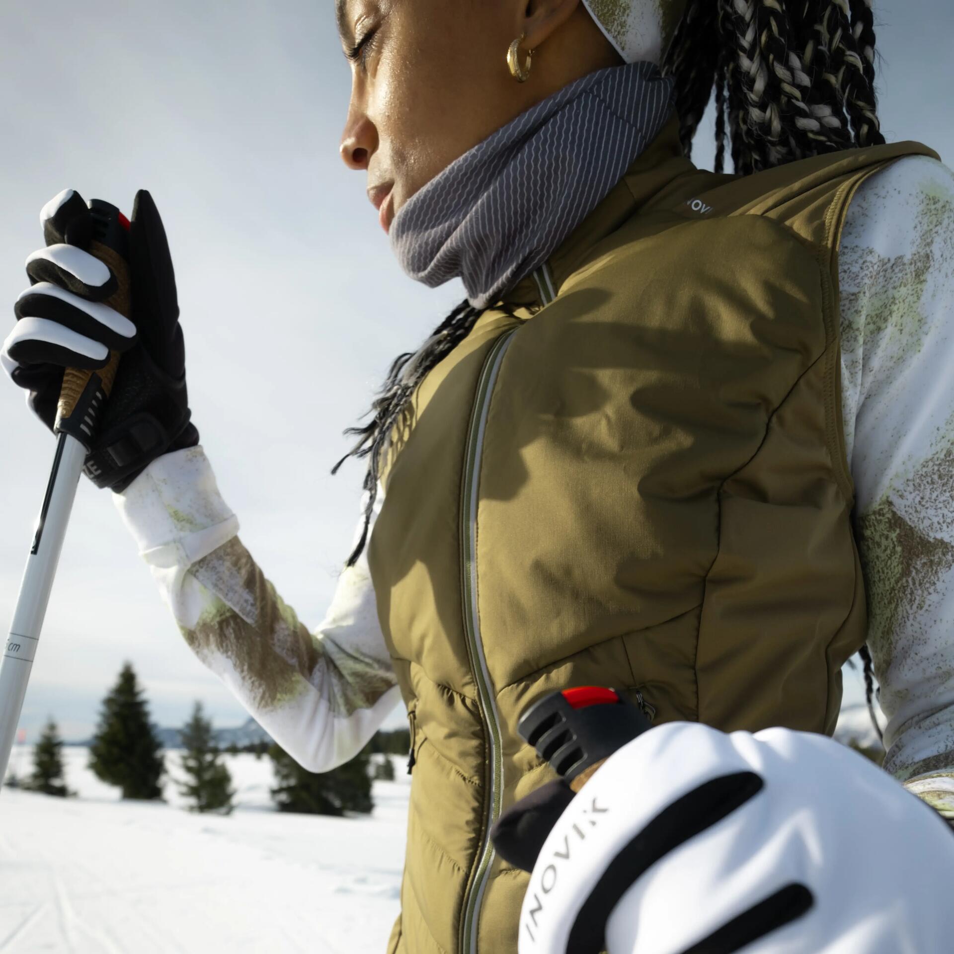 femme en tenue de ski de fond kaki quechua decathlon