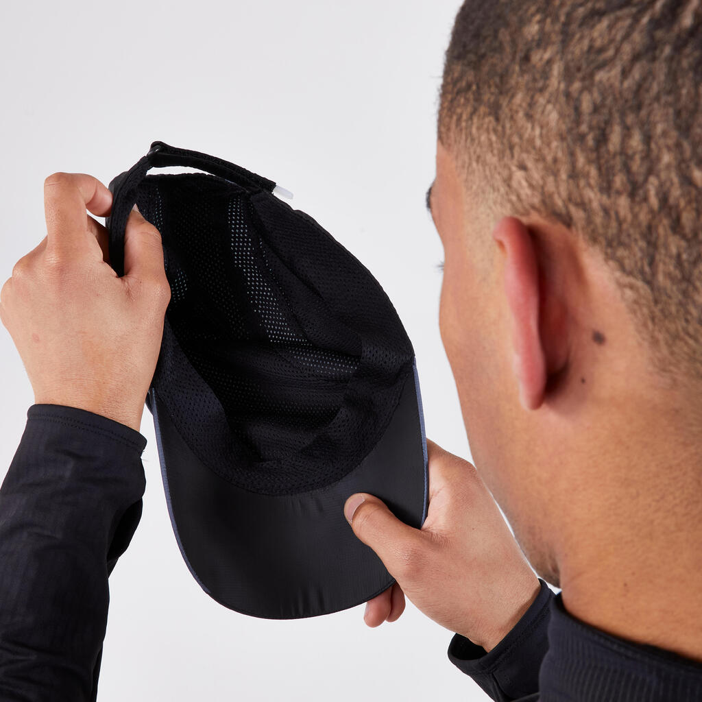 Ρυθμιζόμενο καπέλο βροχής για τρέξιμο - Μαύρο