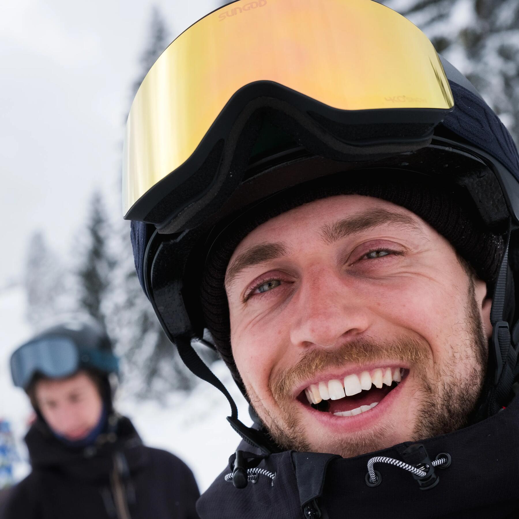 Homme au ski avec masque de ski decathlon