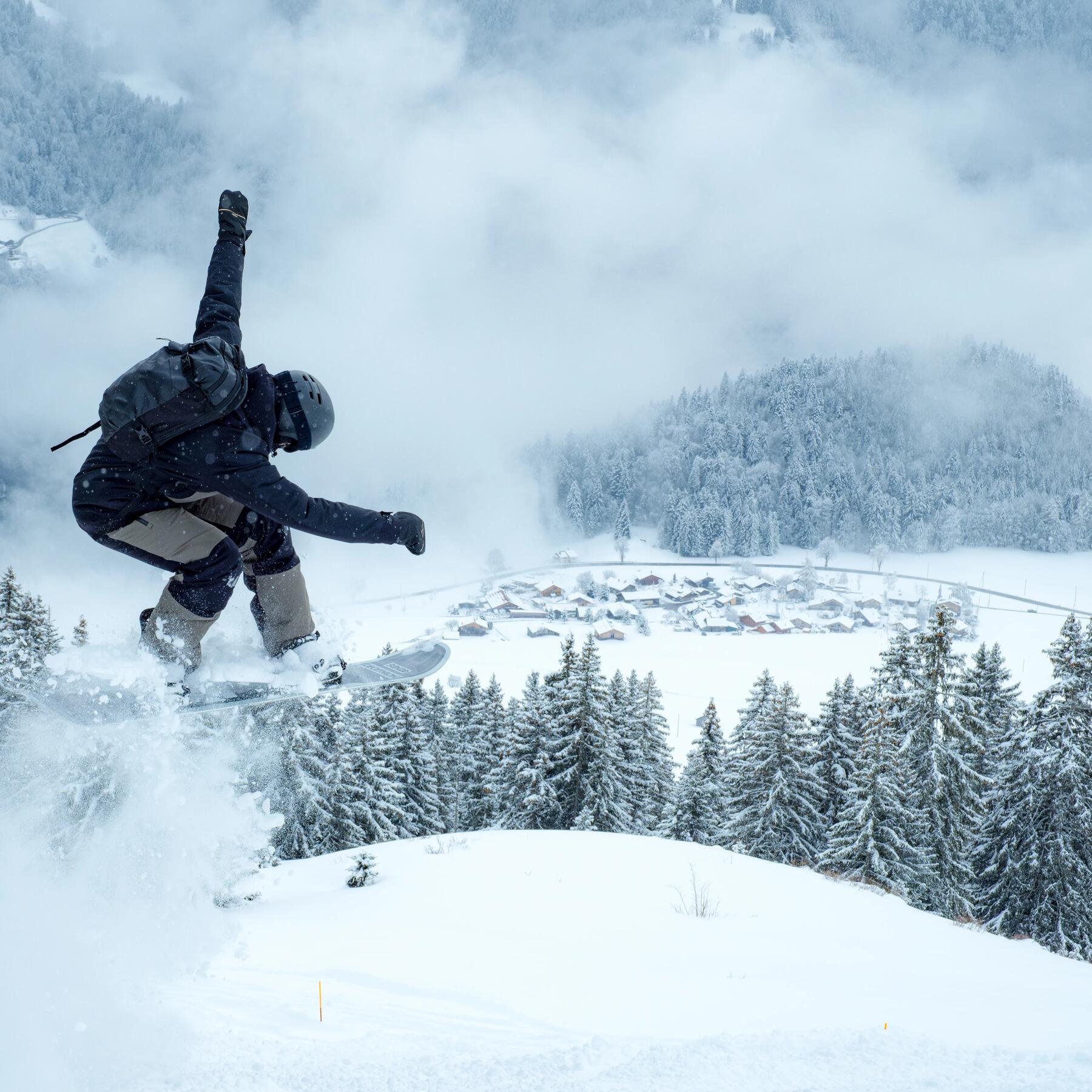 homme en snowboard Decathlon ouverture aération système RECCO