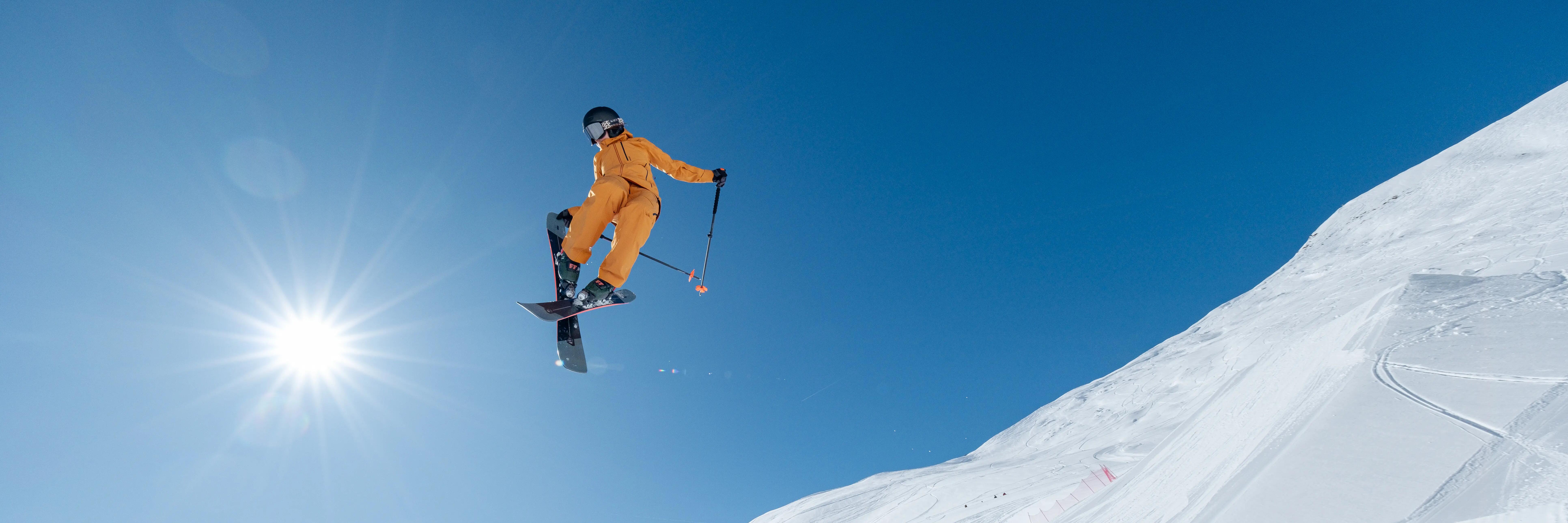 Personas esquiando en la nieve