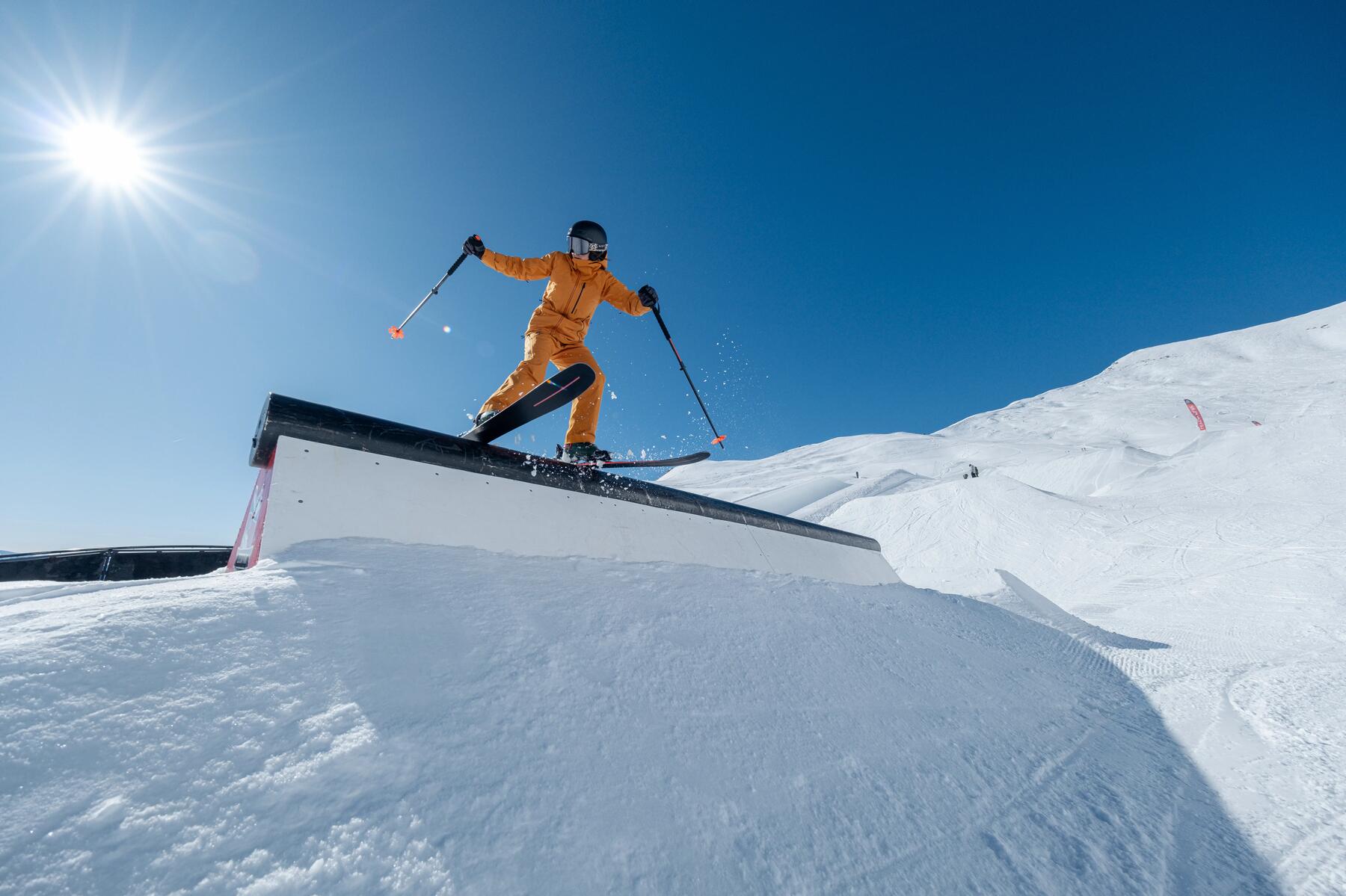 Skifahrer blauer Himmel