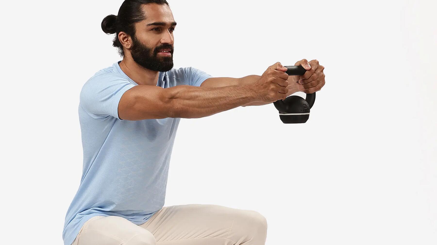 Die Kugelhantel ist ein gutes Trainingsequipment für HIIT ohne Springen