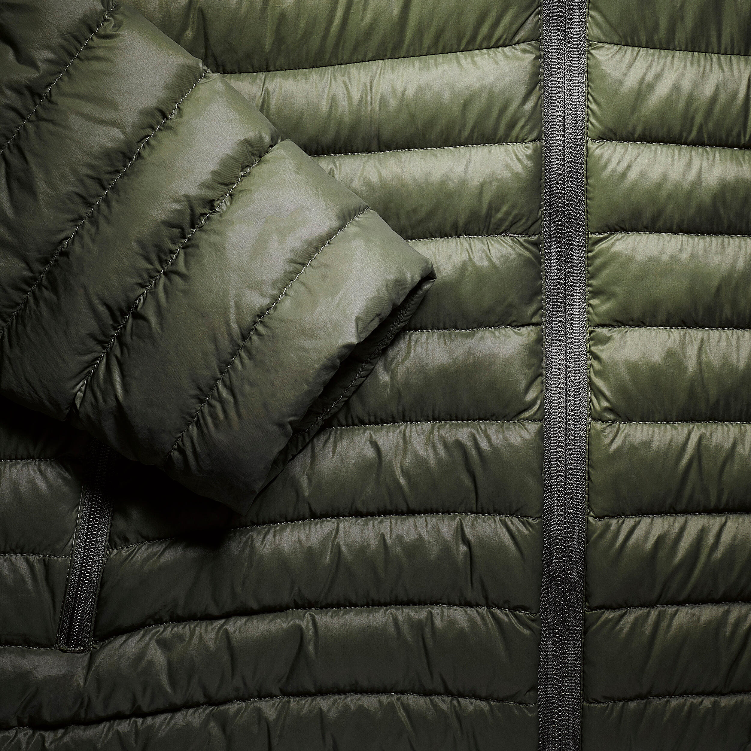 Piumino trekking uomo MT100 PIUMA verde oliva 8/10