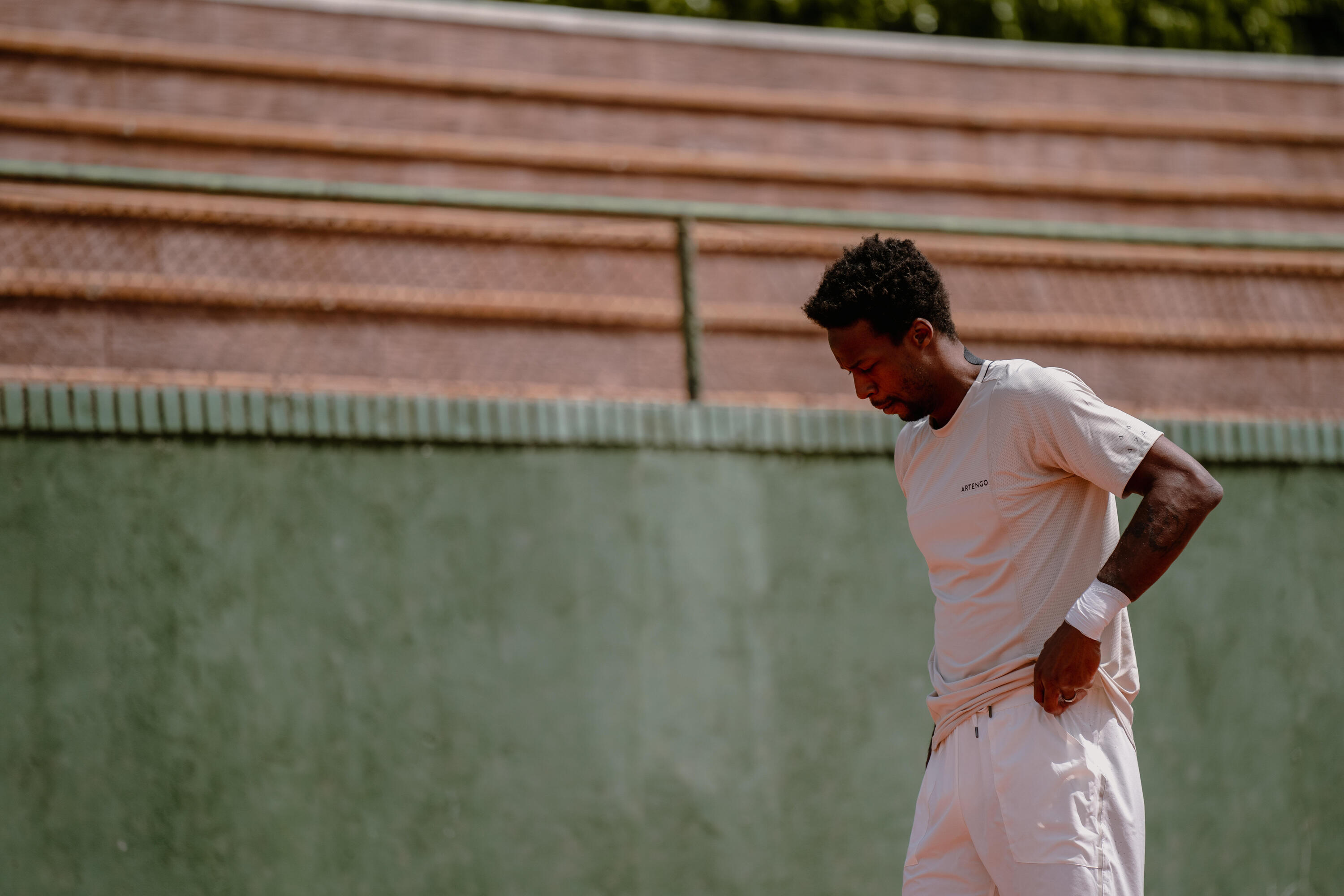 Playera de tenis de manga corta beige para hombre Artengo Dry Gaël Monfils 8/19