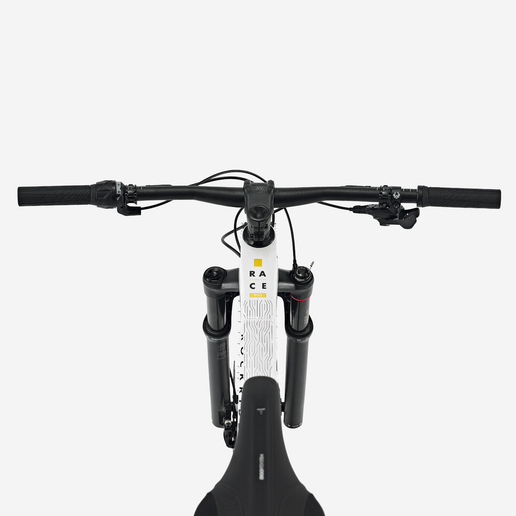 Beli brdski bicikl RACE 900 NX s karbonskim XC ramom