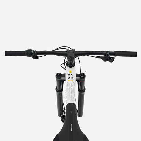 Atnaujintas kalnų kroso dviratis aliumininiu rėmu „Race 900“, baltas