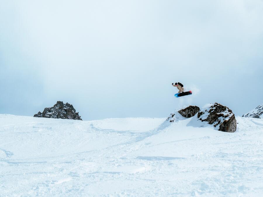 Entdecke die verschiedenen Snowboard Arten und werde fündig!
