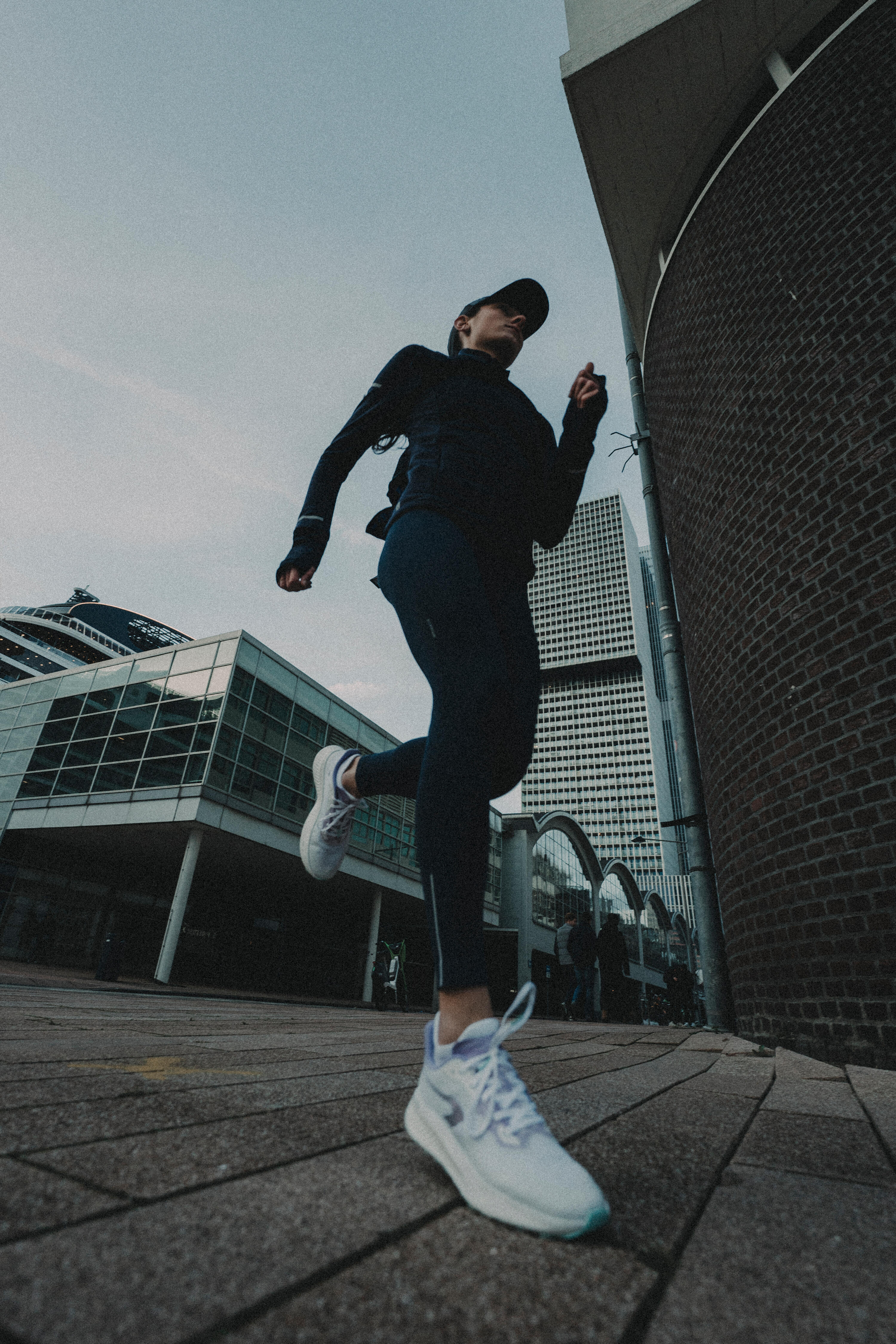 COLLANT RUNNING SANS COUTURES FEMME - KIPRUN CARE BLEU FONCE 10/10
