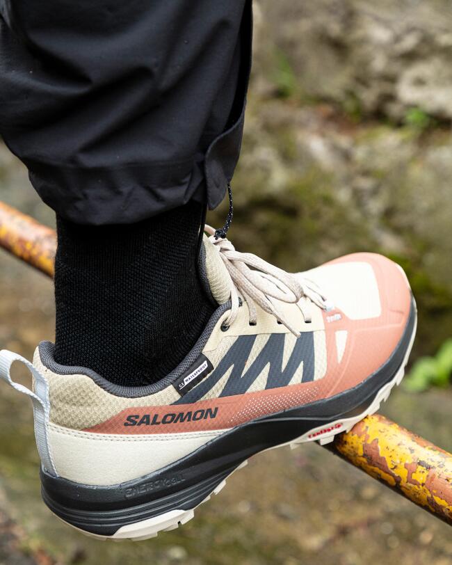 Schuhe auf stahl