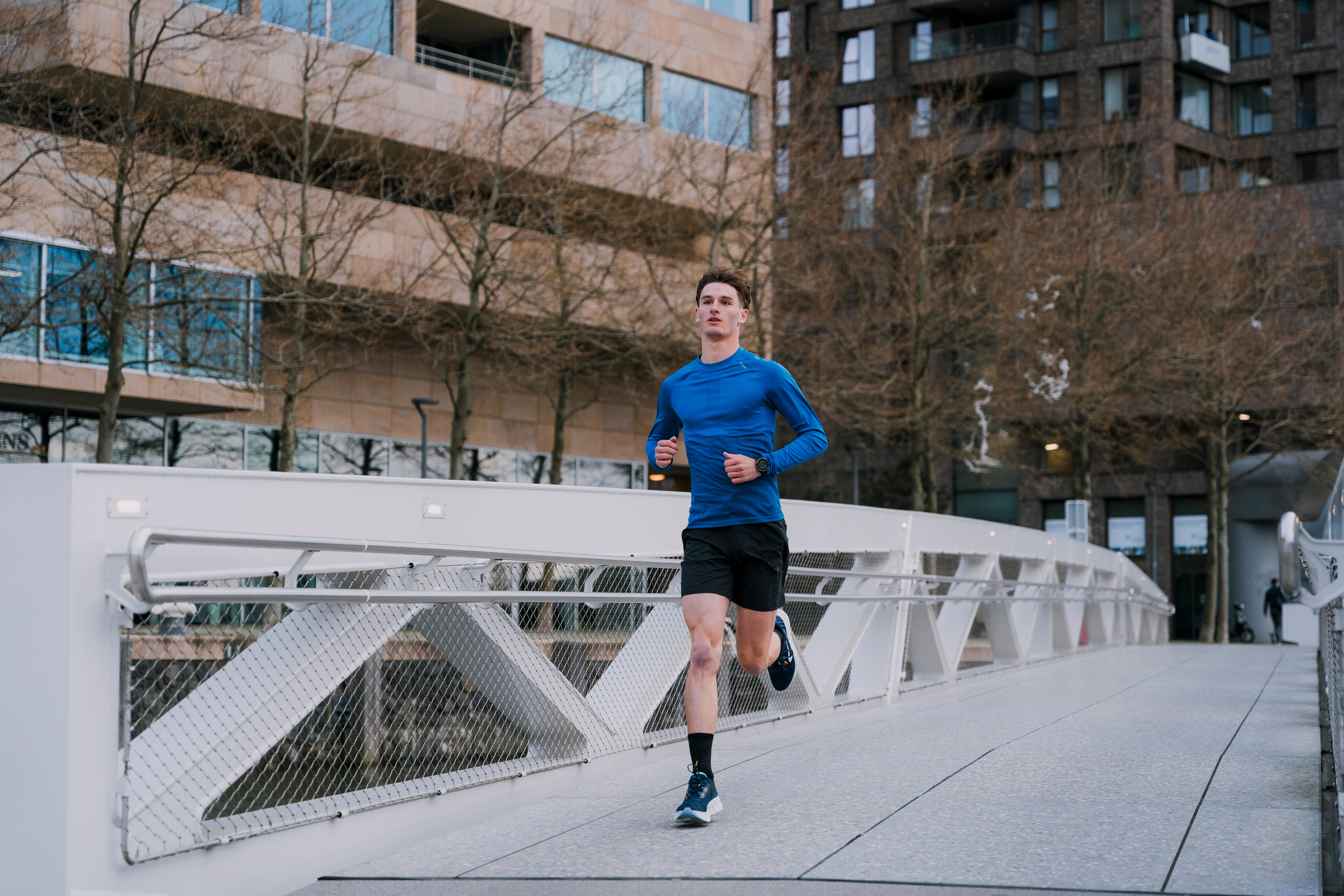 Chandail de course homme - Run 500 bleu royal - KIPRUN