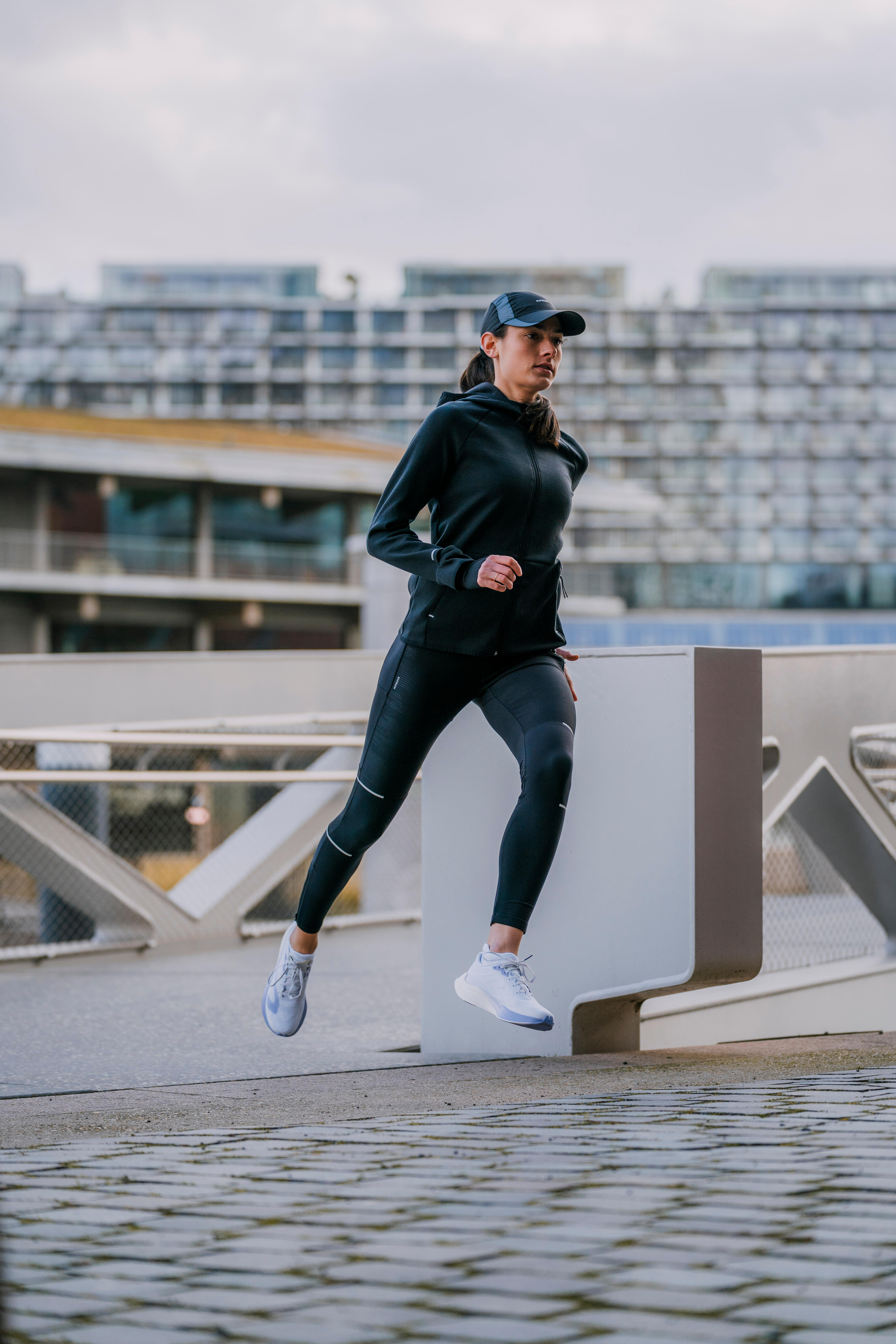 Manteau de course chaud femme Run 900 Noir Fum Kiprun Decathlon