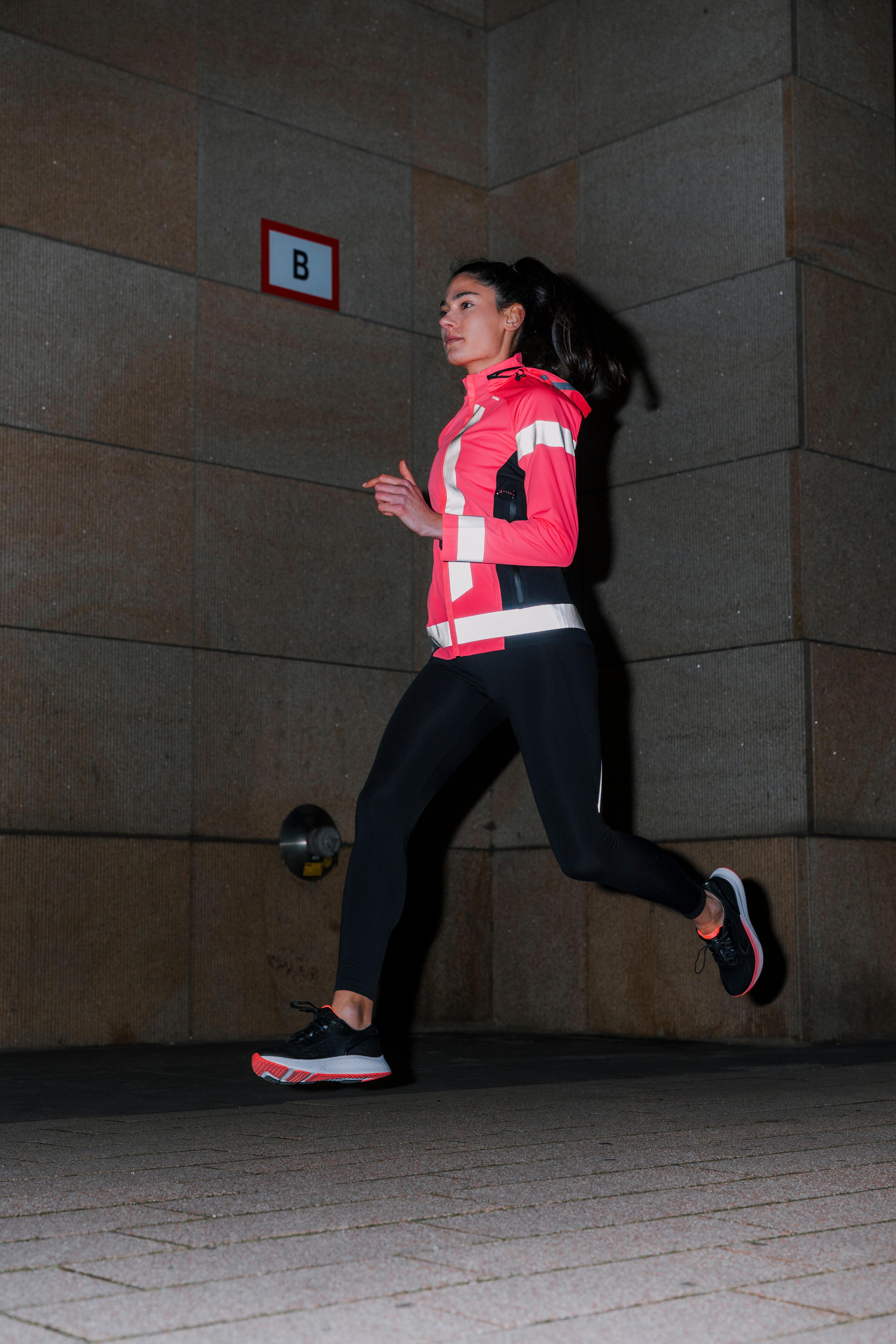Kurtka do biegania damska Kiprun Warm Regul  by Night 11/14