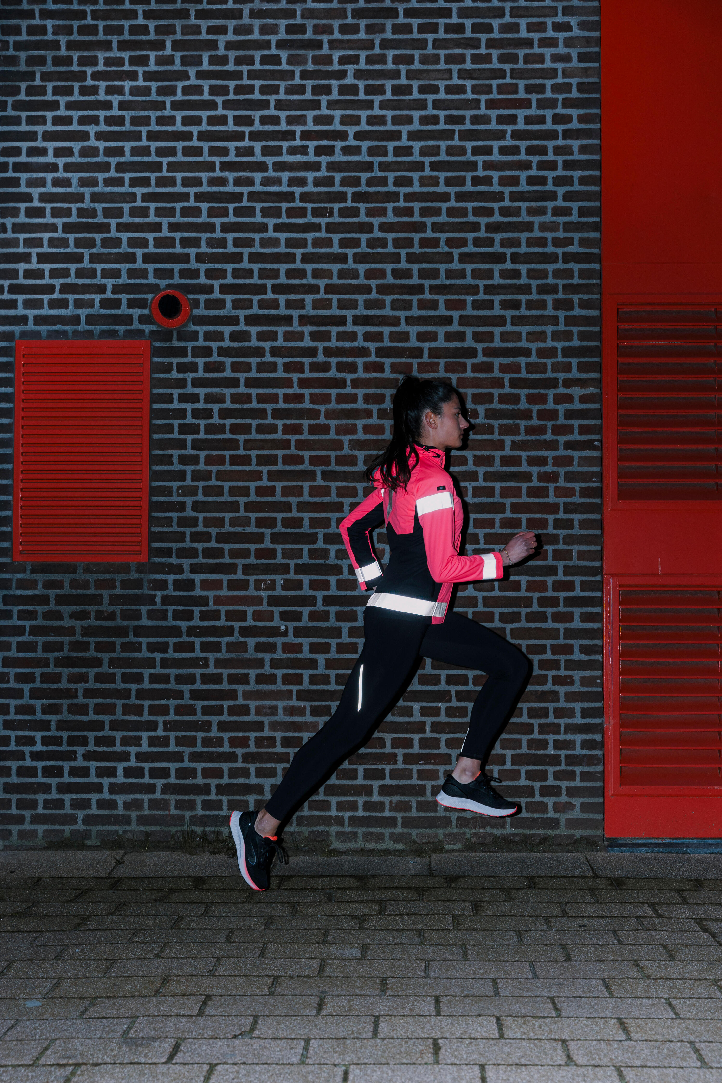 Kurtka do biegania damska Kiprun Warm Regul  by Night 10/14